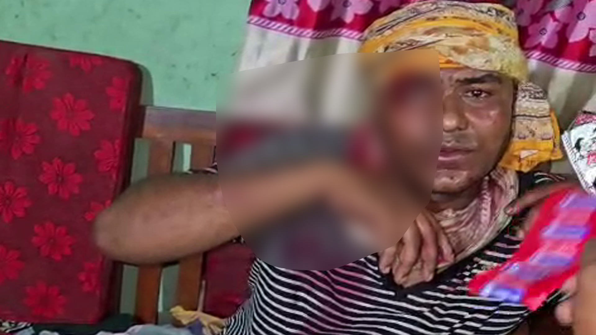 গভীর রাতে আসামির স্ত্রীর সঙ্গে ‘অন্তরঙ্গ মুহূর্ত’ পুলিশ কর্মকর্তার, গণপিটুনি