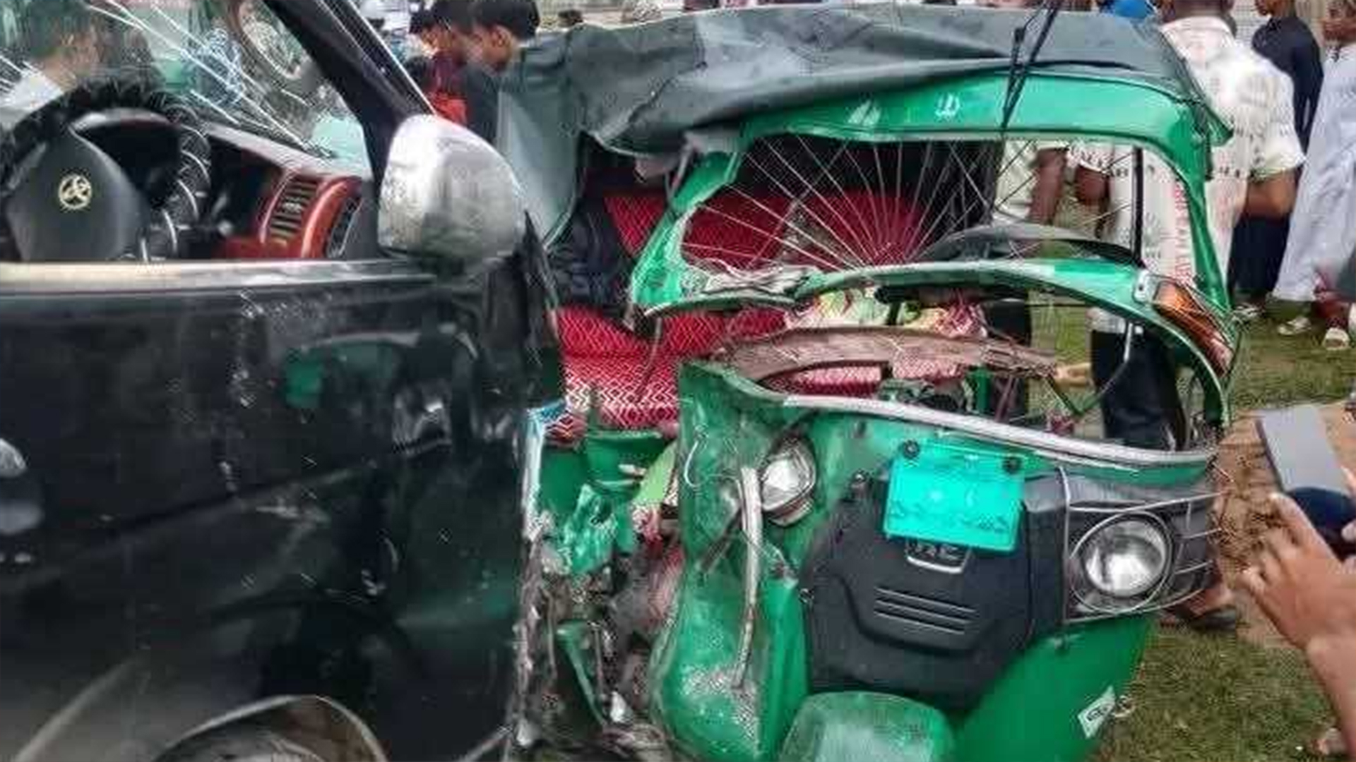 মৌলভীবাজারে মাইক্রো-অটোরিকশার সংঘর্ষে নিহত ২