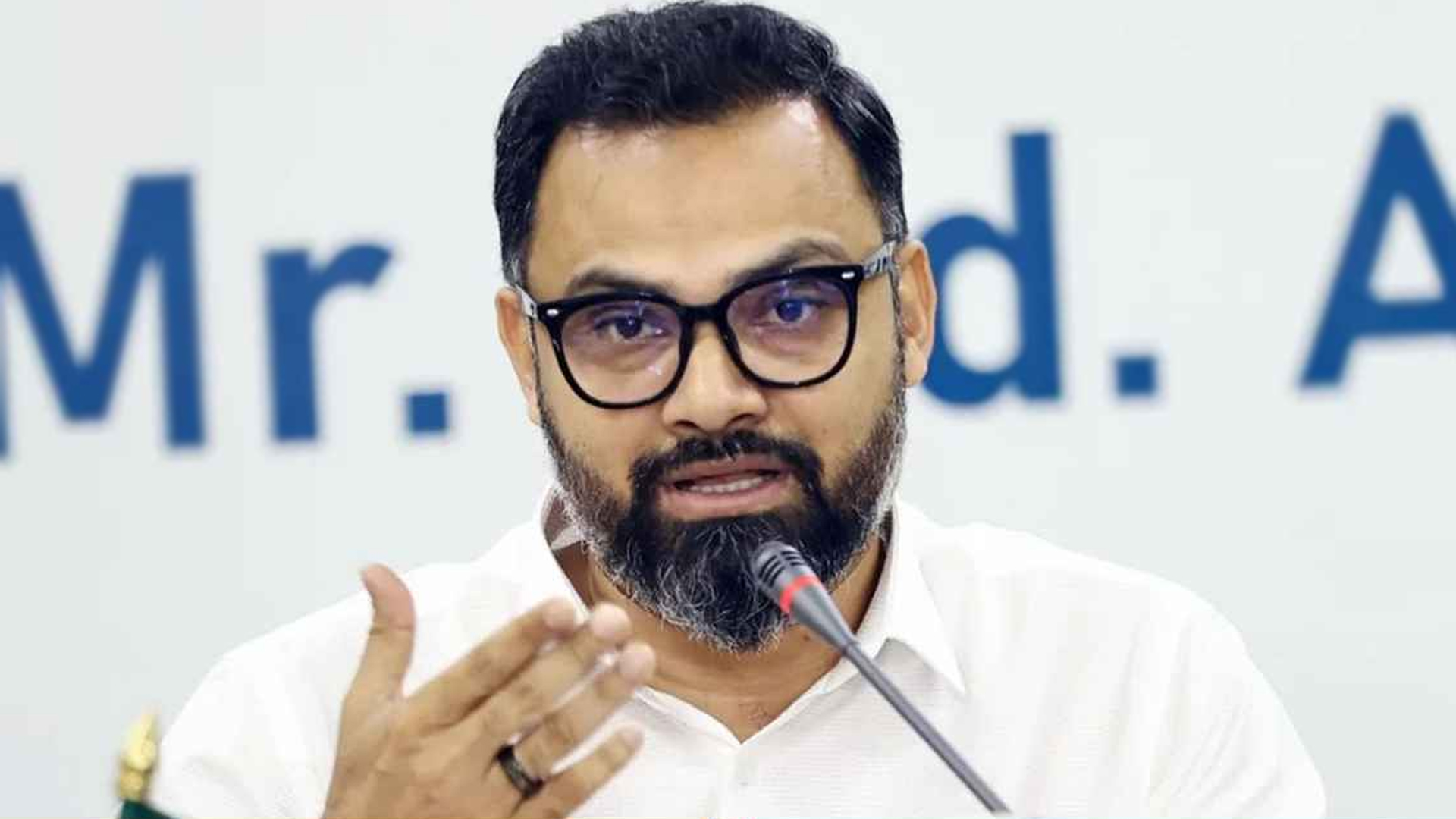 ঢাকা-১৬: চাঁদাবাজি-সন্ত্রাস রুখতে হটলাইন চালু, যা বললেন প্রতিমন্ত্রী আমিনুল