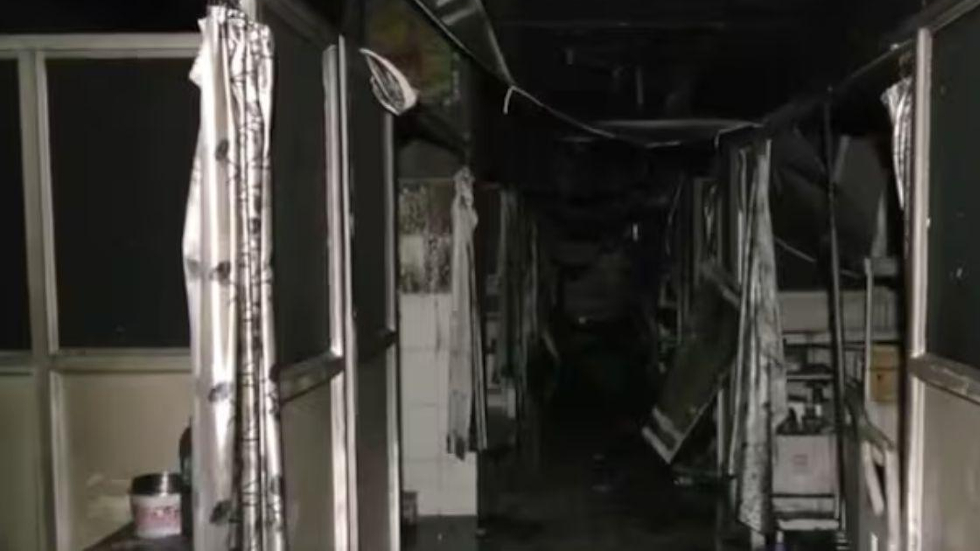 হাসপাতালের আইসিইউতে ভয়াবহ আগুন, প্রাণ গেল ৮ মুমূর্ষু রোগীর