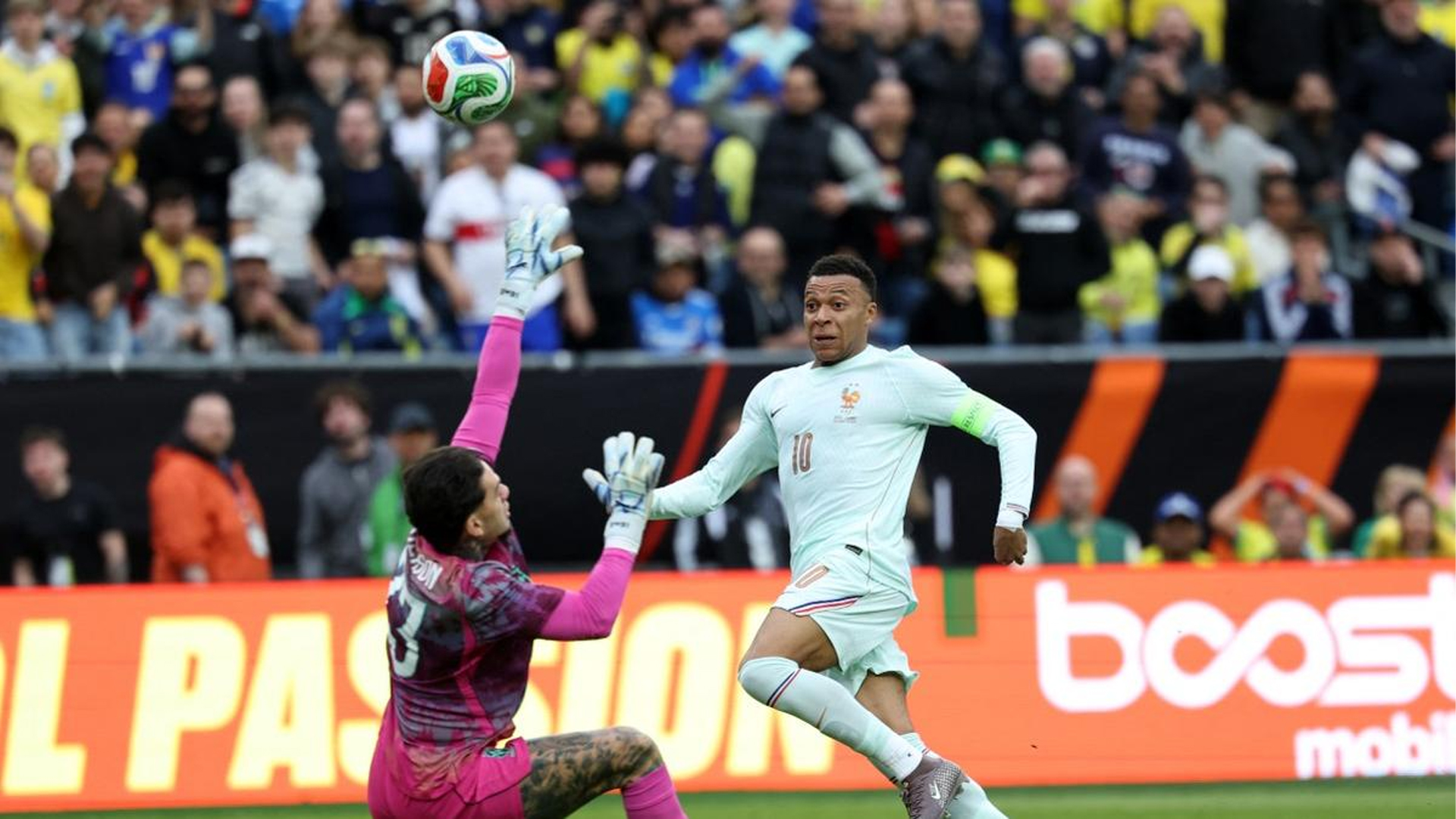 ব্রাজিলকে হারাল ১০ জনের ফ্রান্স