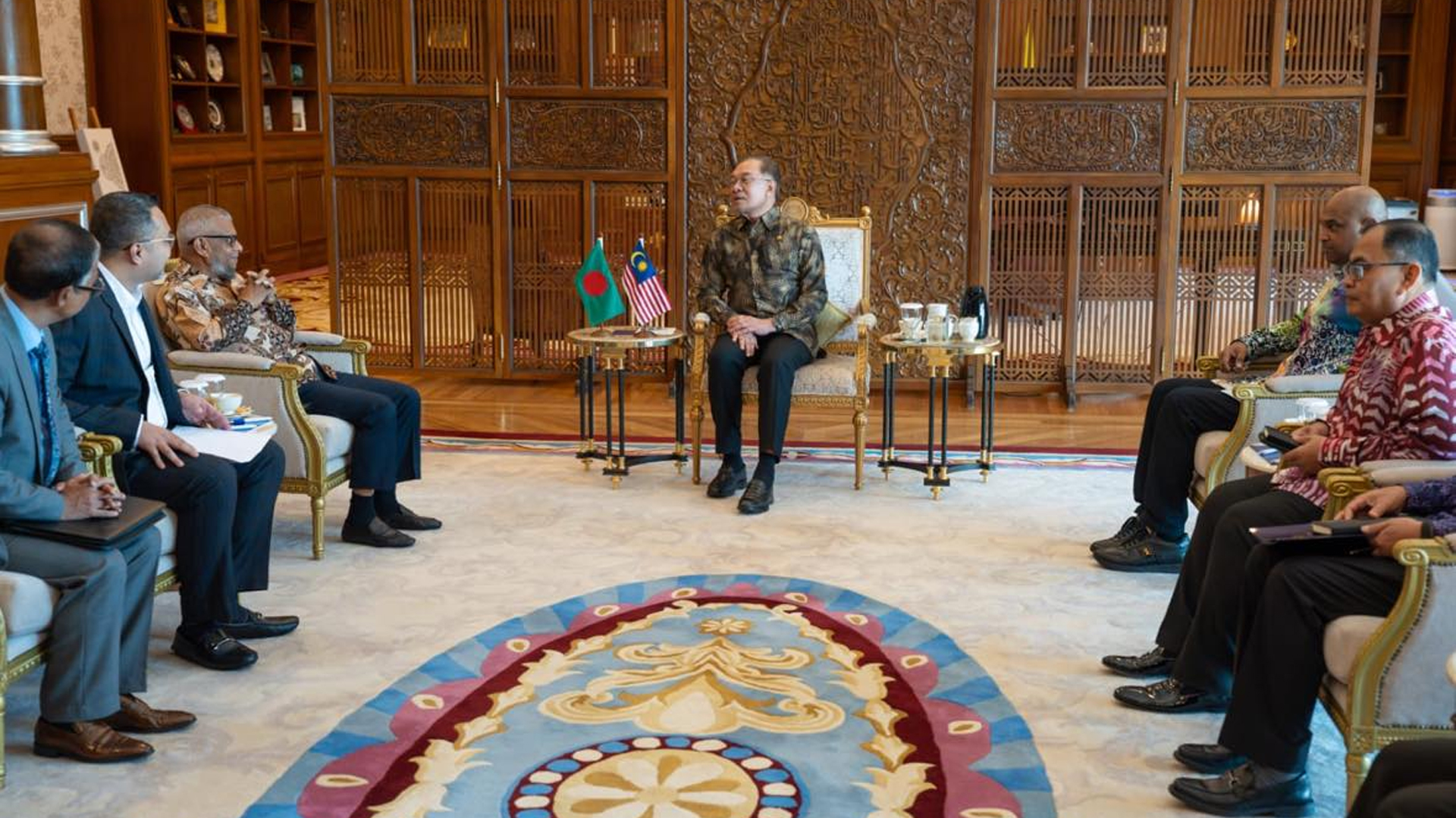 তারেক রহমানকে সুবিধাজনক সময়ে মালয়েশিয়ায় সফরের আমন্ত্রণ