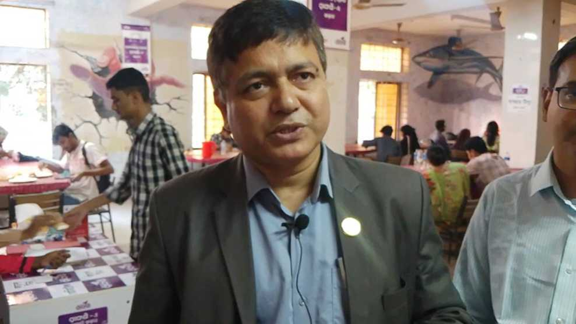 ভর্তুকি দিয়ে হলেও খাবারের মান ভালো করা হবে: বেরোবি উপাচার্য