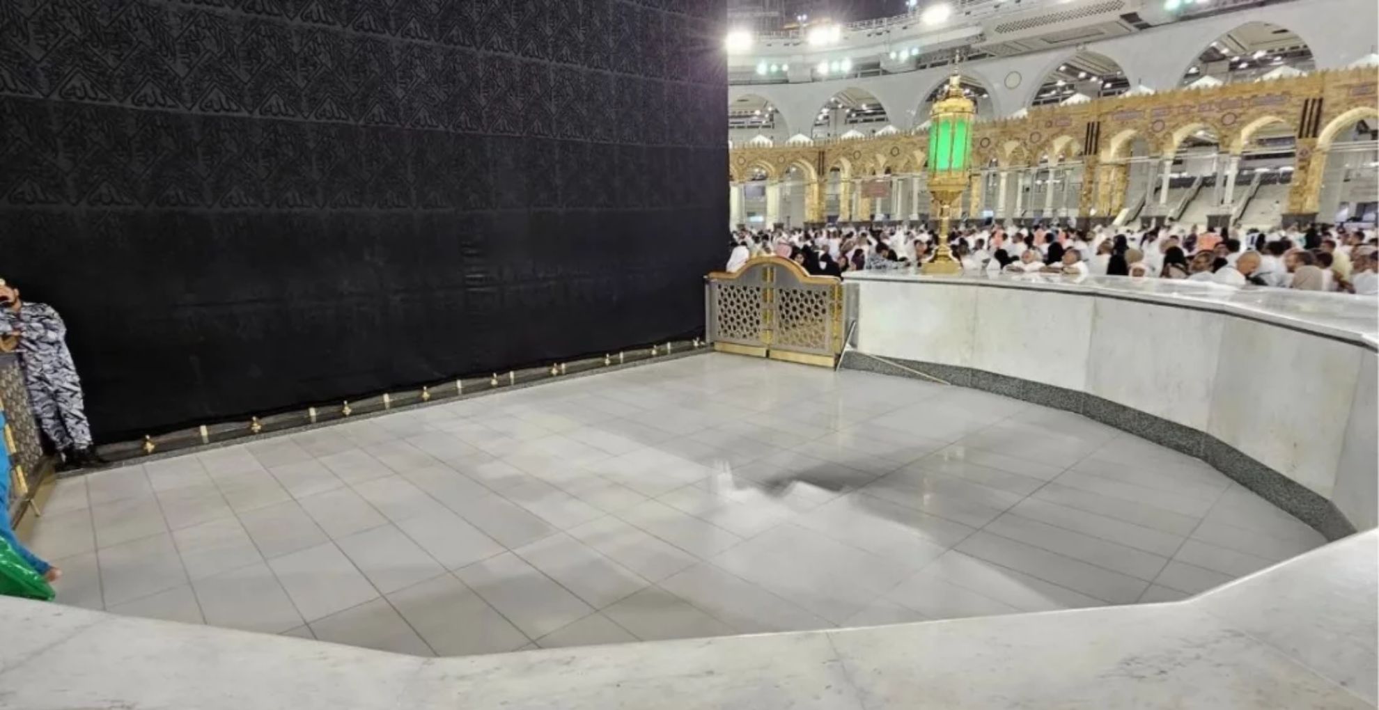 হাতিমে কাবায় নামাজ আদায়ের সময় নির্ধারণ