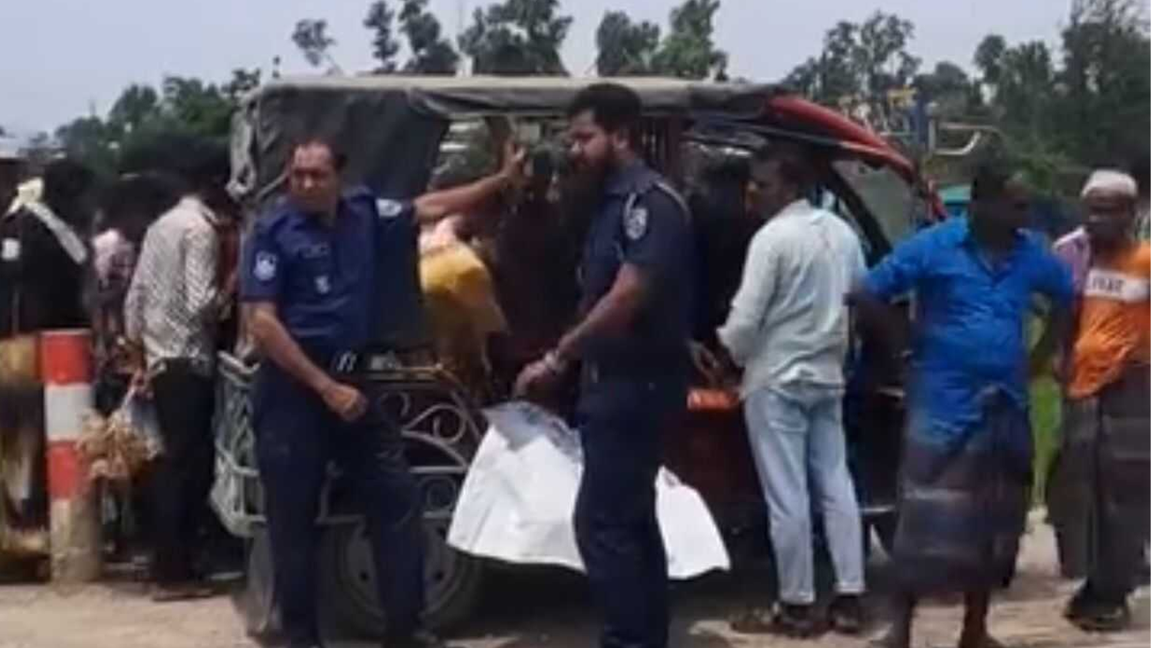 মেরিন ড্রাইভে বস্তাবন্দি ৩ টুকরো মরদেহ, জানা যায়নি পরিচয়