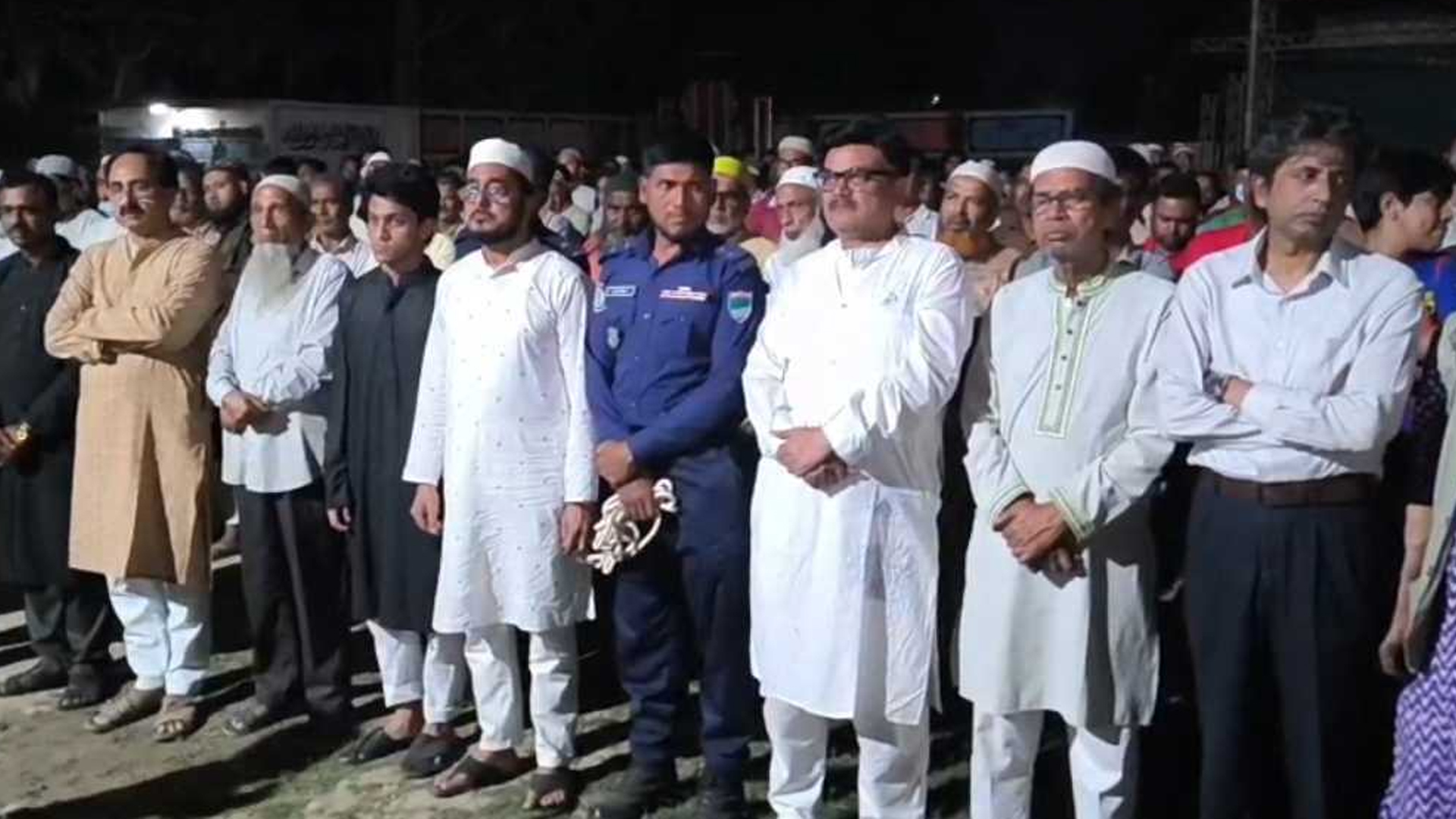 মেহেরপুরে হাতকড়া পরা অবস্থায় ভাইয়ের জানাজায় যুবলীগ নেতা সরফরাজ