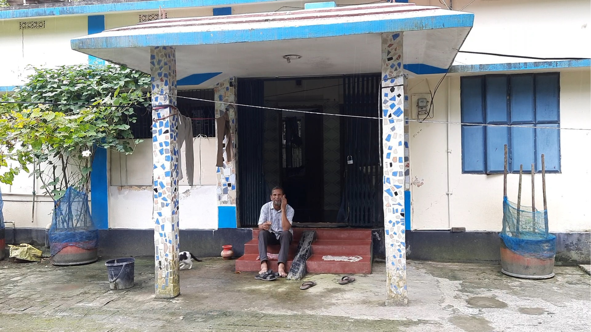 স্ত্রীকে জমি লিখে দিয়ে ঘরছাড়া বৃদ্ধ ব্যবসায়ী!