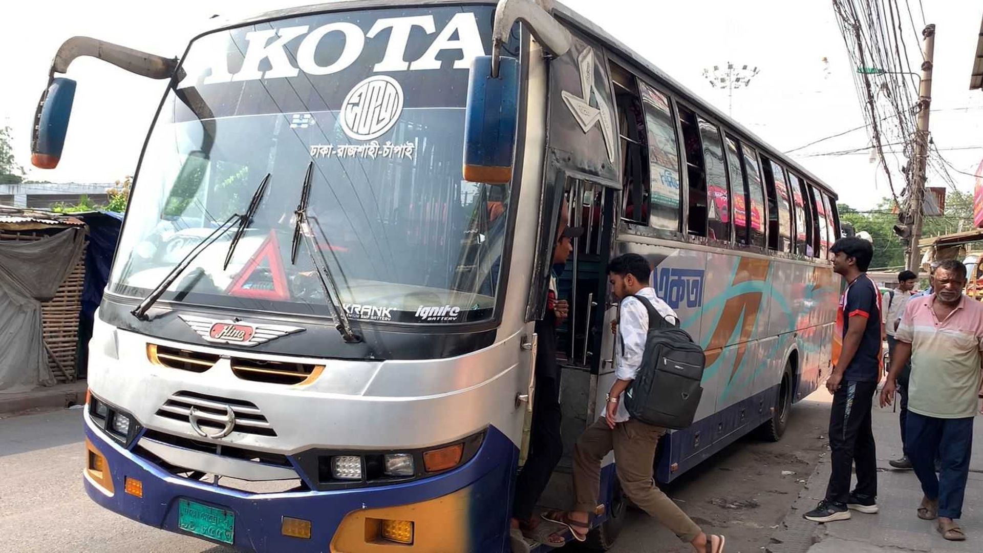 রাজশাহী-ঢাকা রুটের দূরপাল্লার বাস চলাচল শুরু