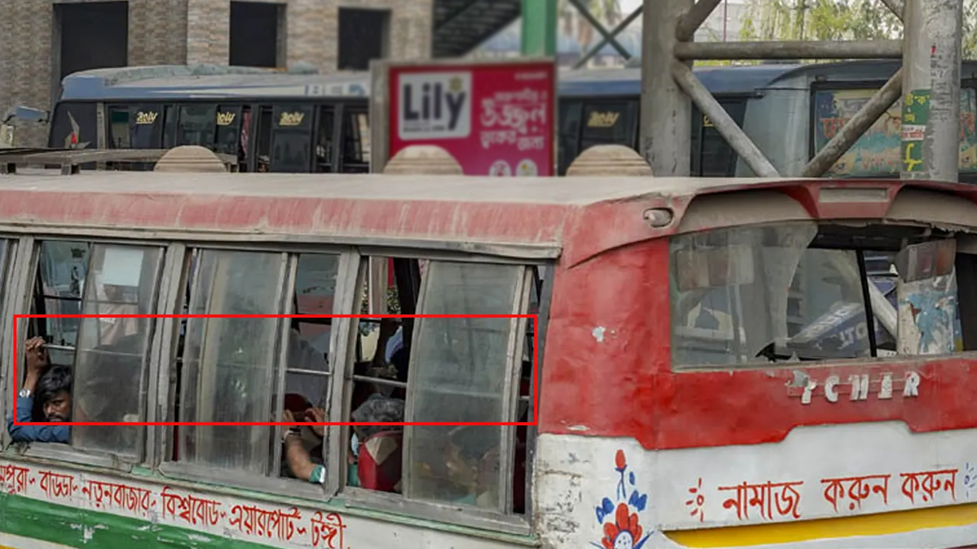 বাসে জানালার রড অপসারণের নির্দেশ বিআরটিএর