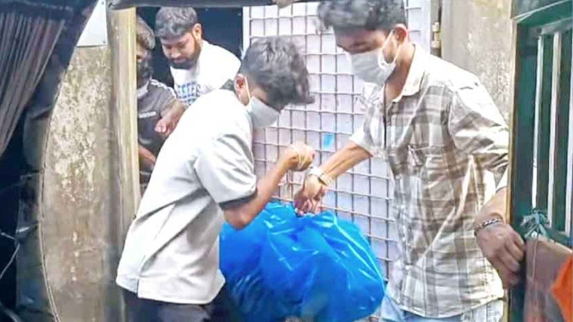 ভাইয়ের খোঁজ নিতে গিয়েছিলেন বোন, পাওয়া গেল অর্ধগলিত মরদেহ