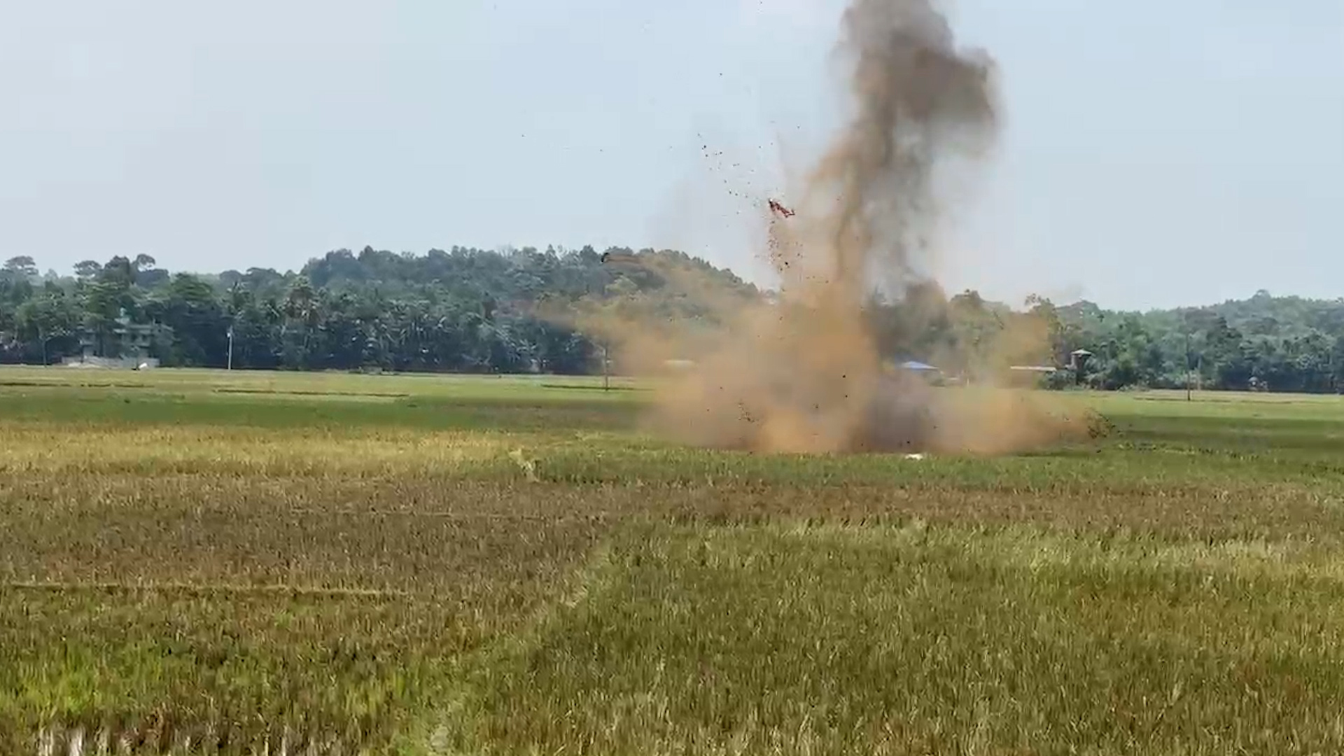 উৎকণ্ঠার অবসান, কক্সবাজারে ধ্বংস করা হলো কামানের ৩ গোলা