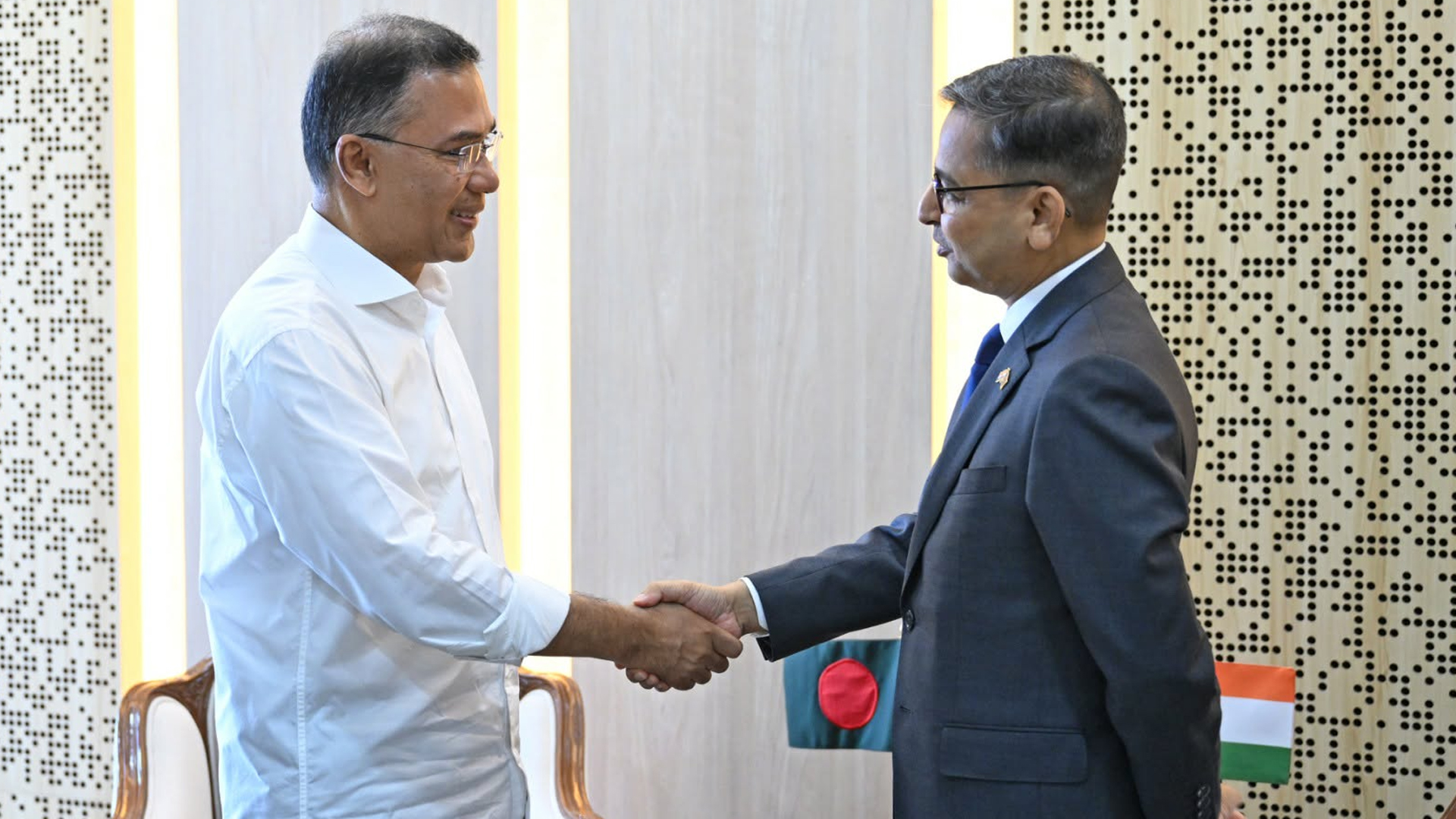 প্রধানমন্ত্রীর সঙ্গে সাক্ষাৎ করলেন ভারতীয় হাইকমিশনার