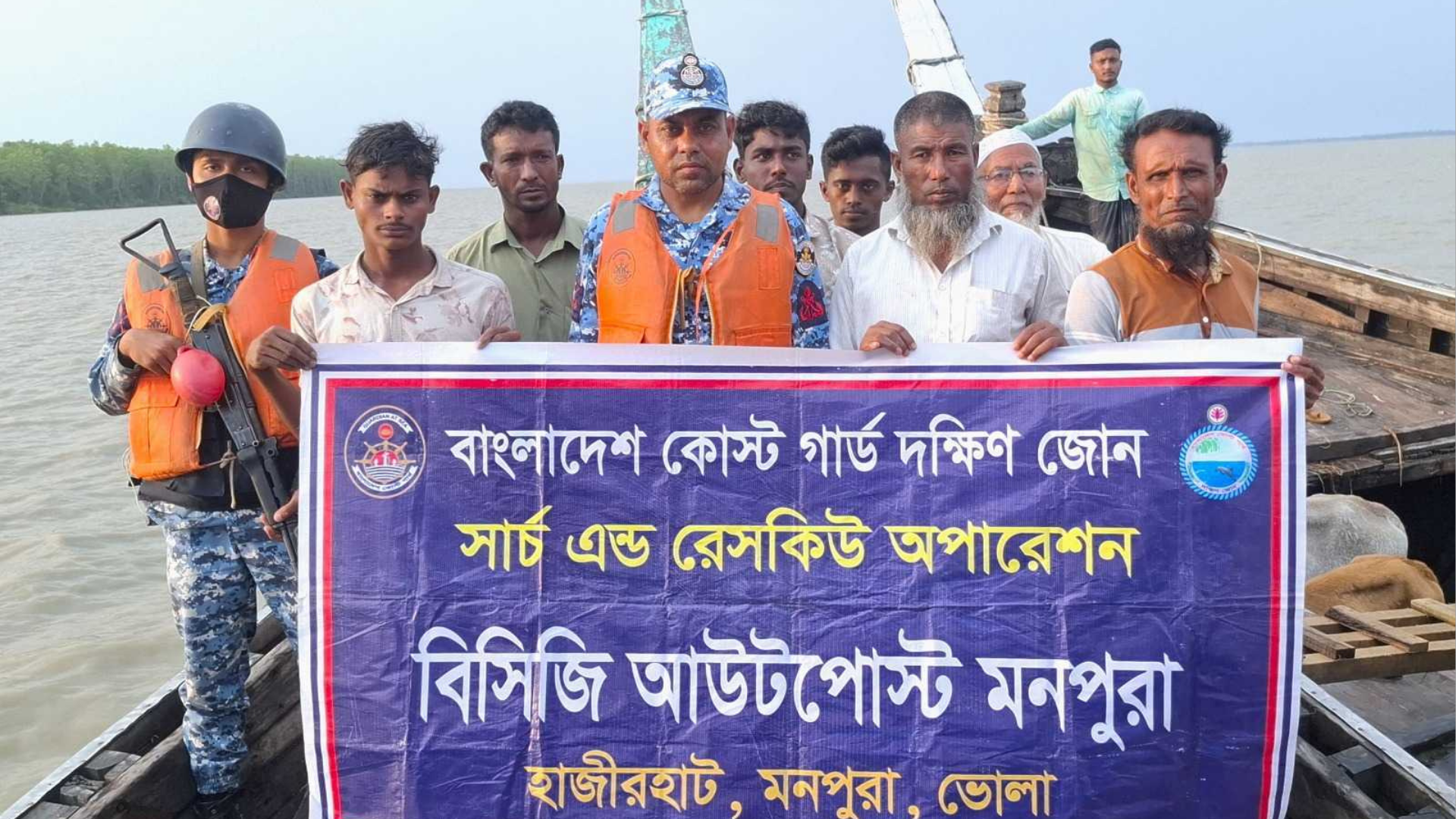 মেঘনার বুকে ভাসছিল বিকল ট্রলার, ১২ যাত্রীকে উদ্ধার