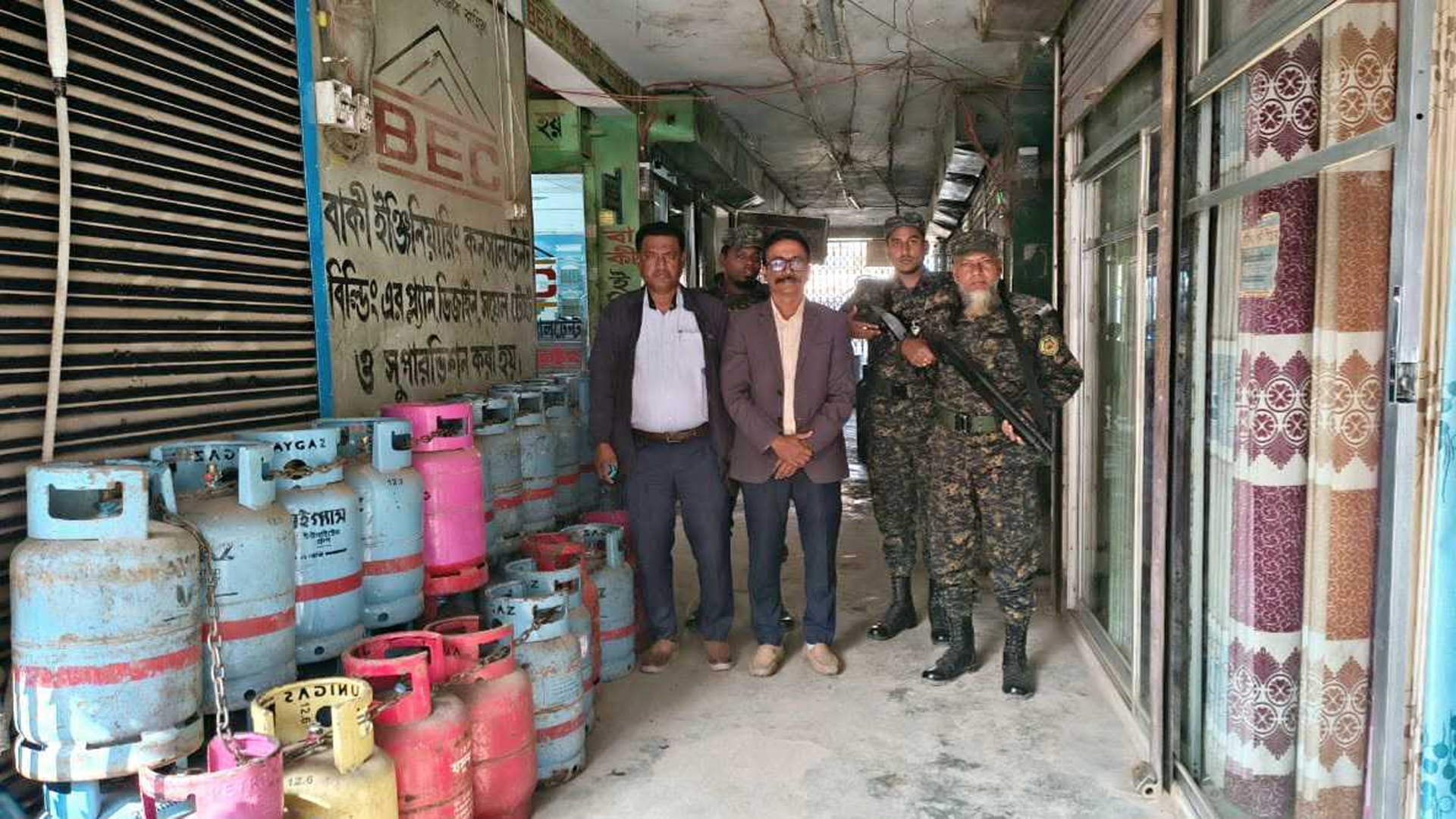 অতিরিক্ত দামে সিলিন্ডার গ্যাস বিক্রির দায়ে জরিমানা