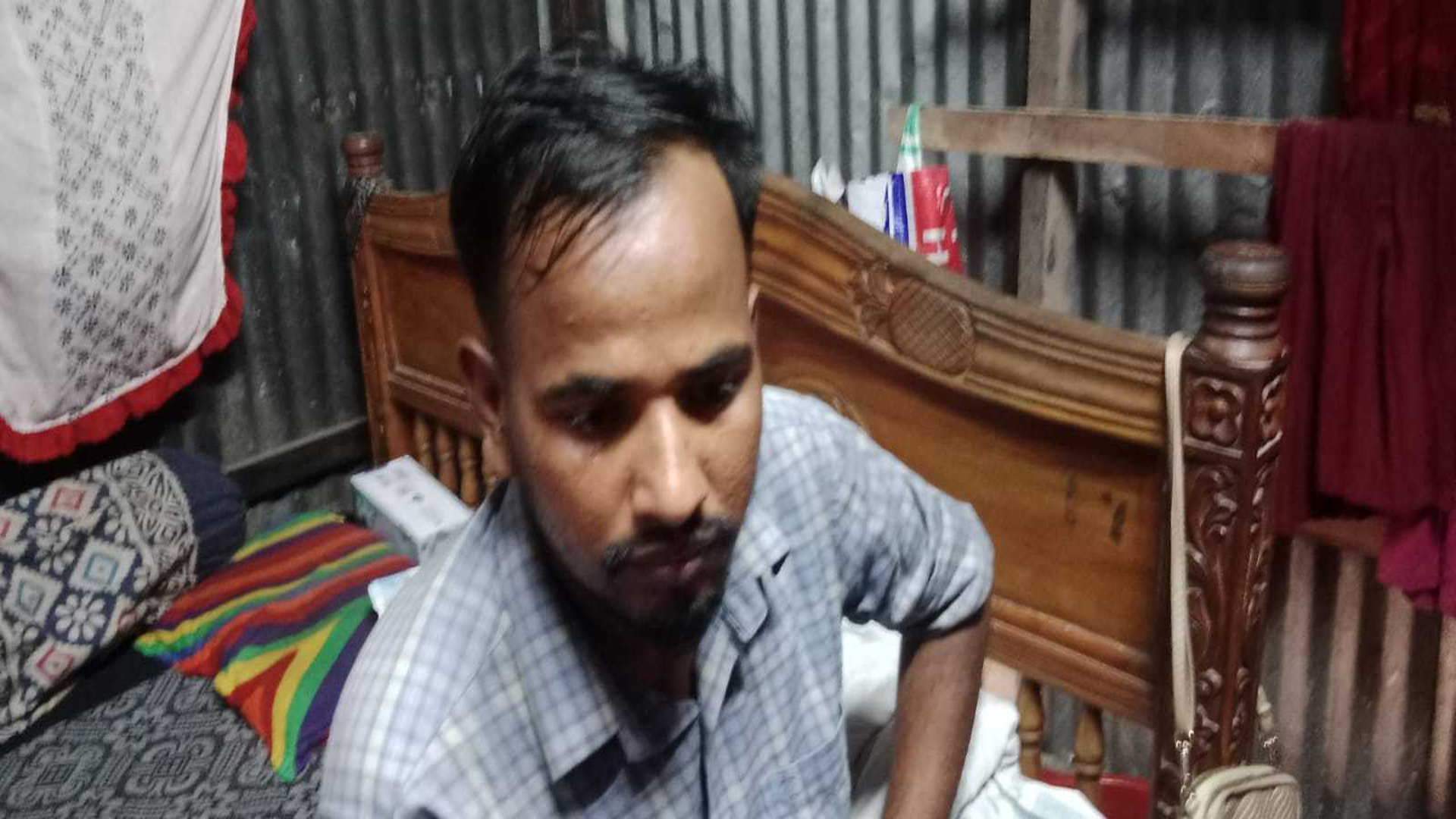 বিয়ের স্বীকৃতি পেতে প্রেমিকার বাড়িতে যুবকের অনশন!