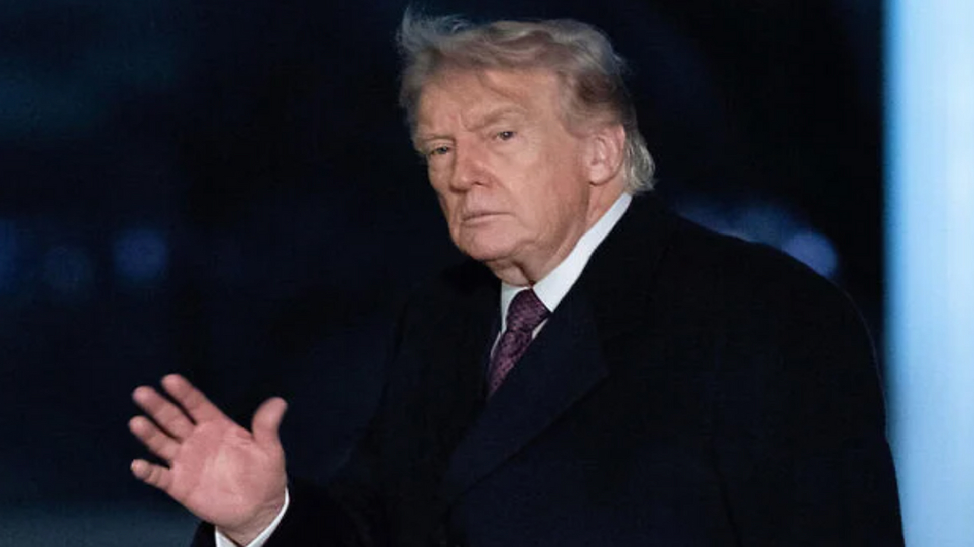 ইরানের জ্বালানি স্থাপনায় হামলা আরও ১০ দিন স্থগিতের ঘোষণা ট্রাম্পের