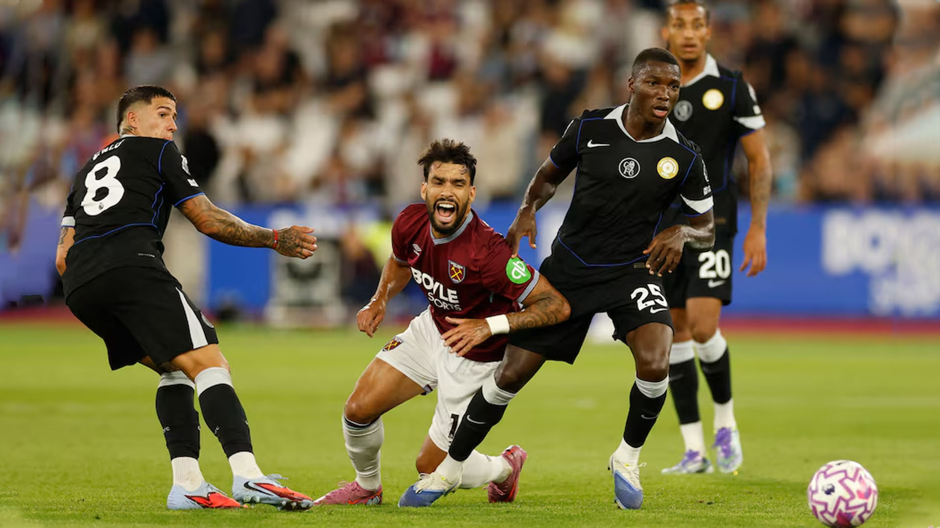 লন্ডন স্টেডিয়ামে ওয়েস্ট হ্যামকে বিধ্বস্ত করেছে চেলসি। ছবি: রয়টার্স