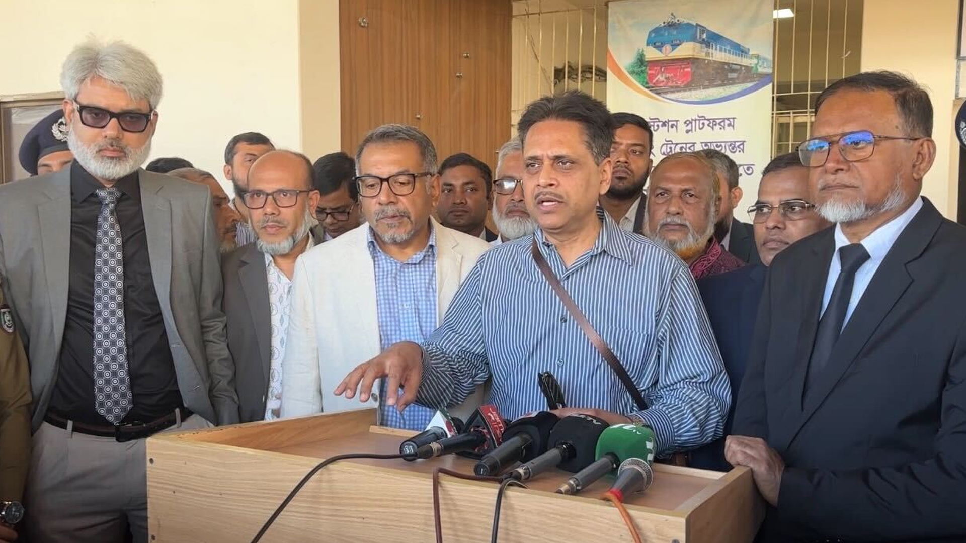 রেলওয়ে বিভাগ জনবলের ৩ ভাগের একভাগ নিয়ে কাজ করছে