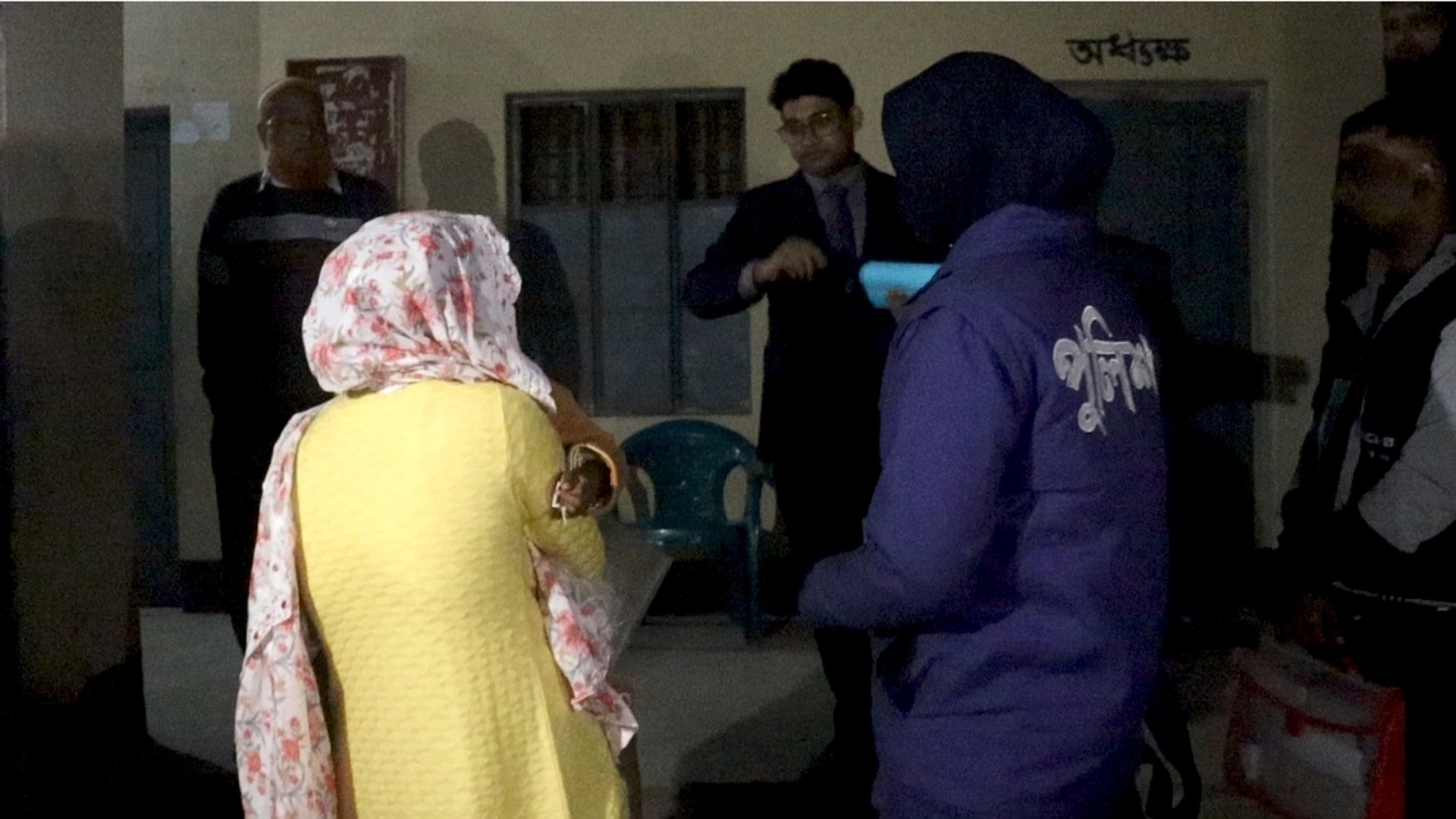 পঞ্চগড়ে ডিভাইসসহ নারী পরীক্ষার্থী আটক