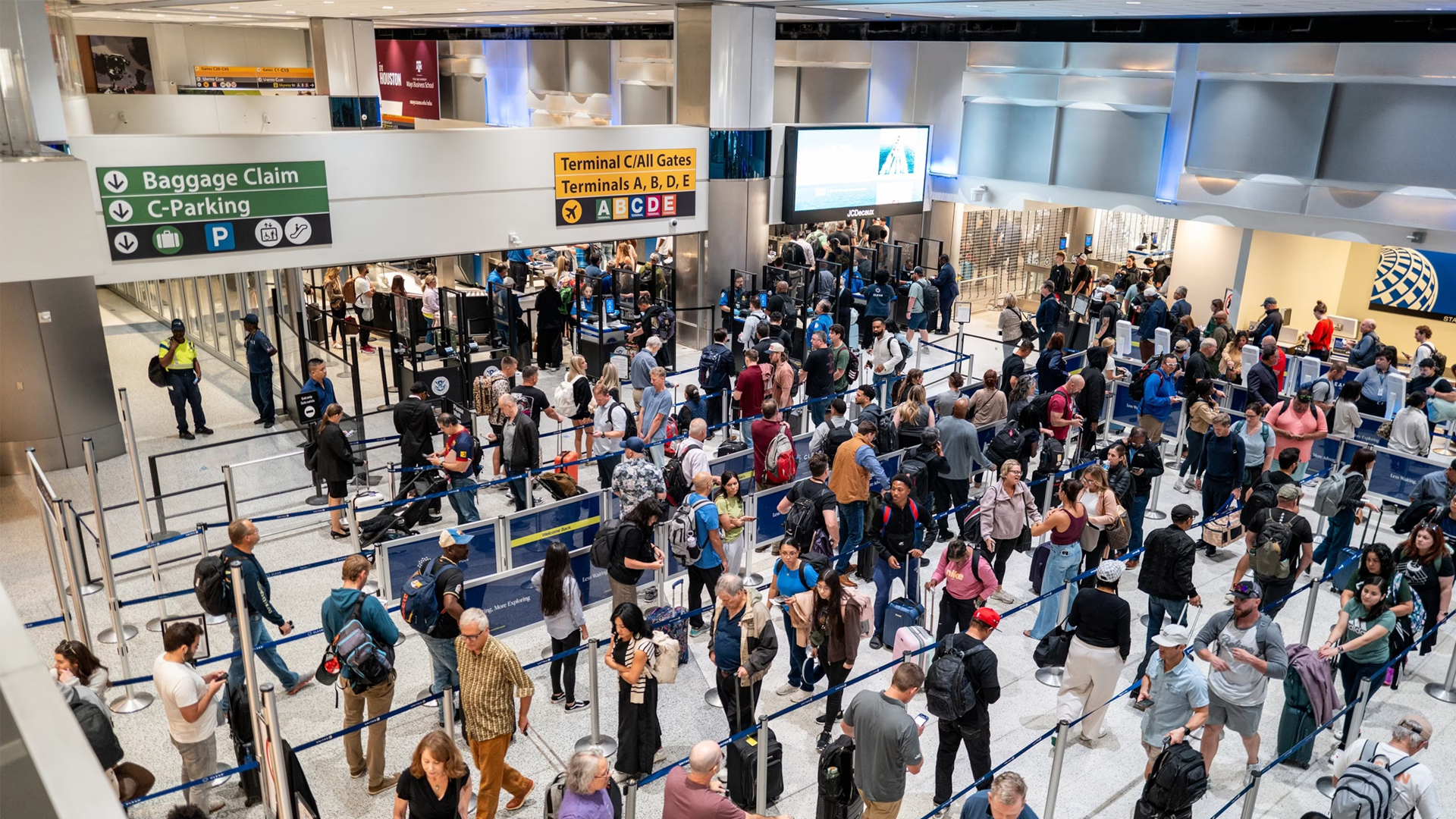 রেকর্ড শাটডাউনে অচল যুক্তরাষ্ট্র, বাতিল হাজারো ফ্লাইট