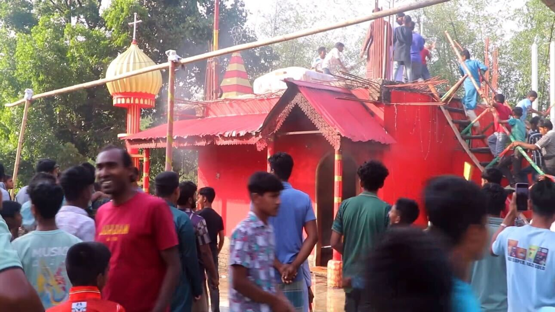 কুষ্টিয়ায় দরবার শরীফের প্রধানকে হত্যা, ভাঙচুর-আগুন