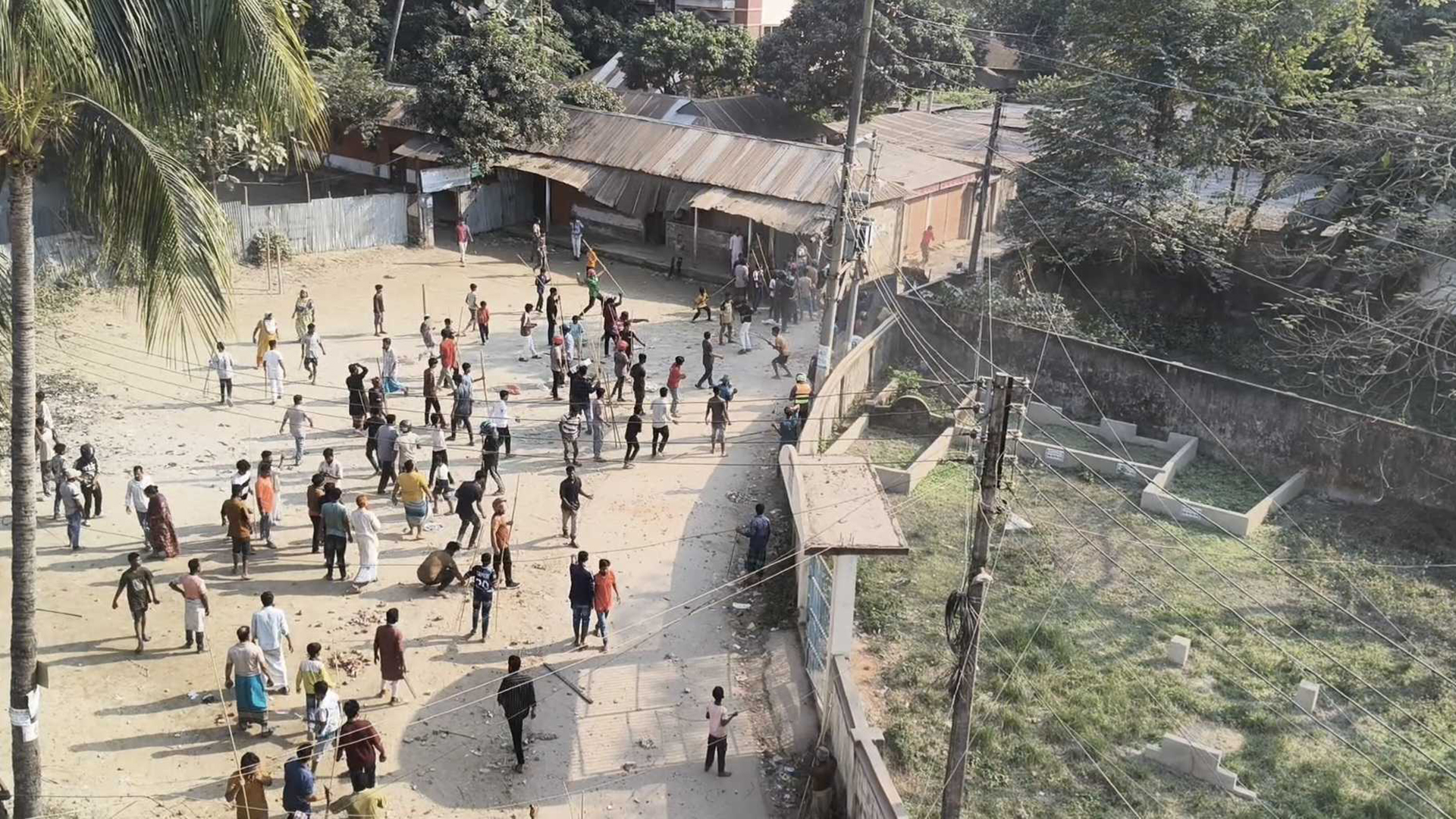 ব্রাহ্মণবাড়িয়ায় দুদল গ্রামবাসীর সংঘর্ষে আহত অর্ধশতাধিক