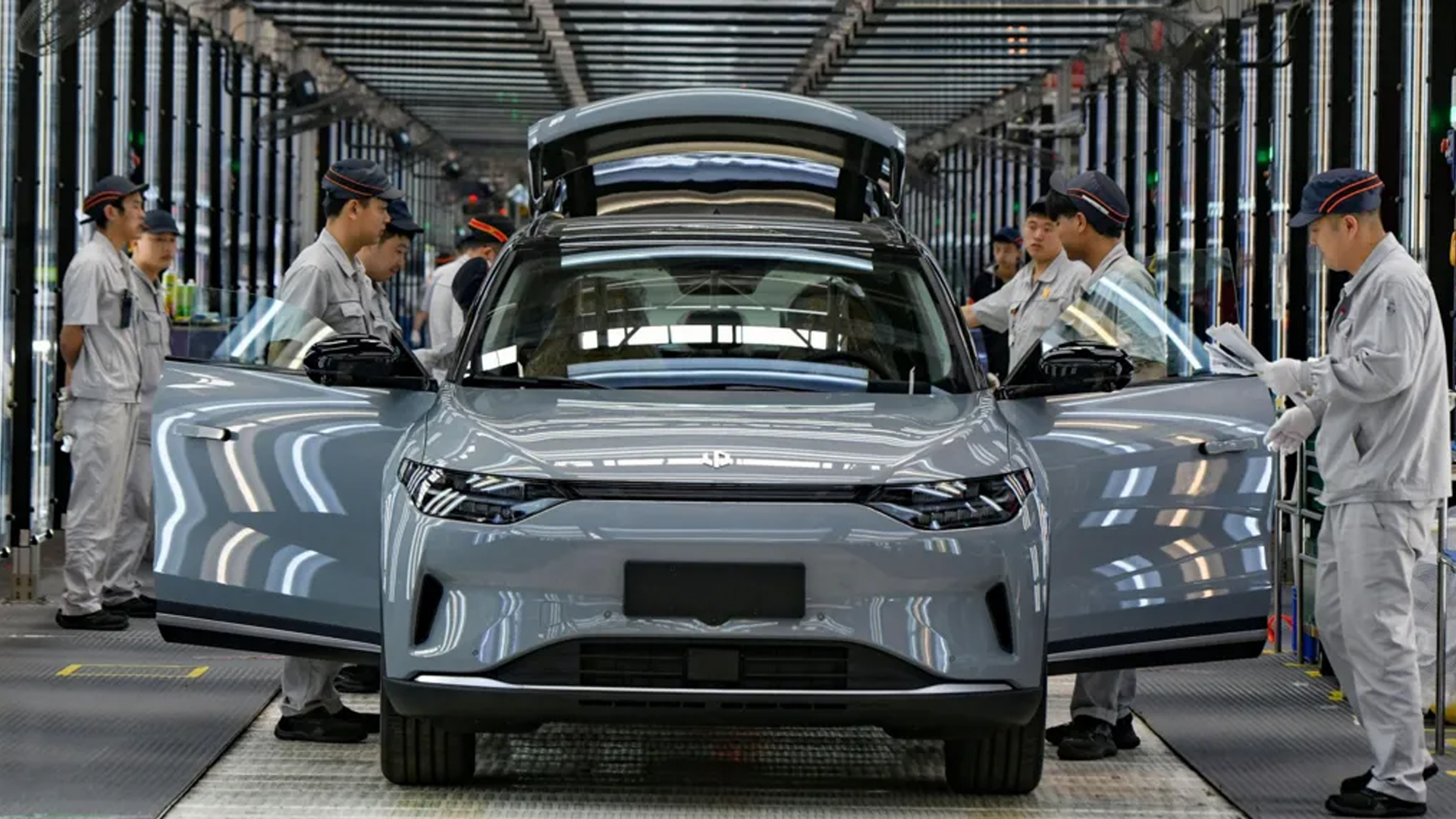 বাইডেনকে চীনা বৈদ্যুতিক গাড়ি আমদানি নিষিদ্ধ করার ...