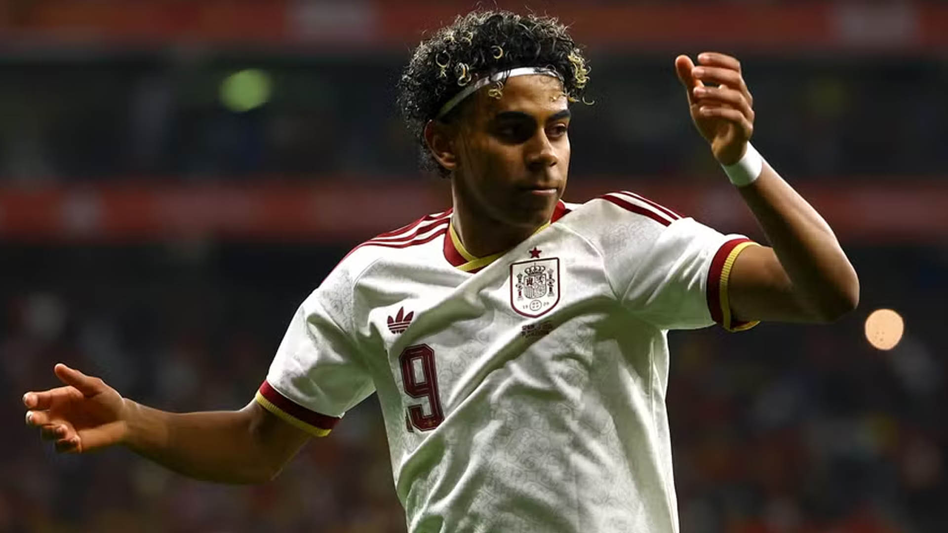 ‘আমি মুসলিম, আলহামদুলিল্লাহ’—ইসলামবিদ্বেষী স্লোগানে ইয়ামালের প্রতিবাদ