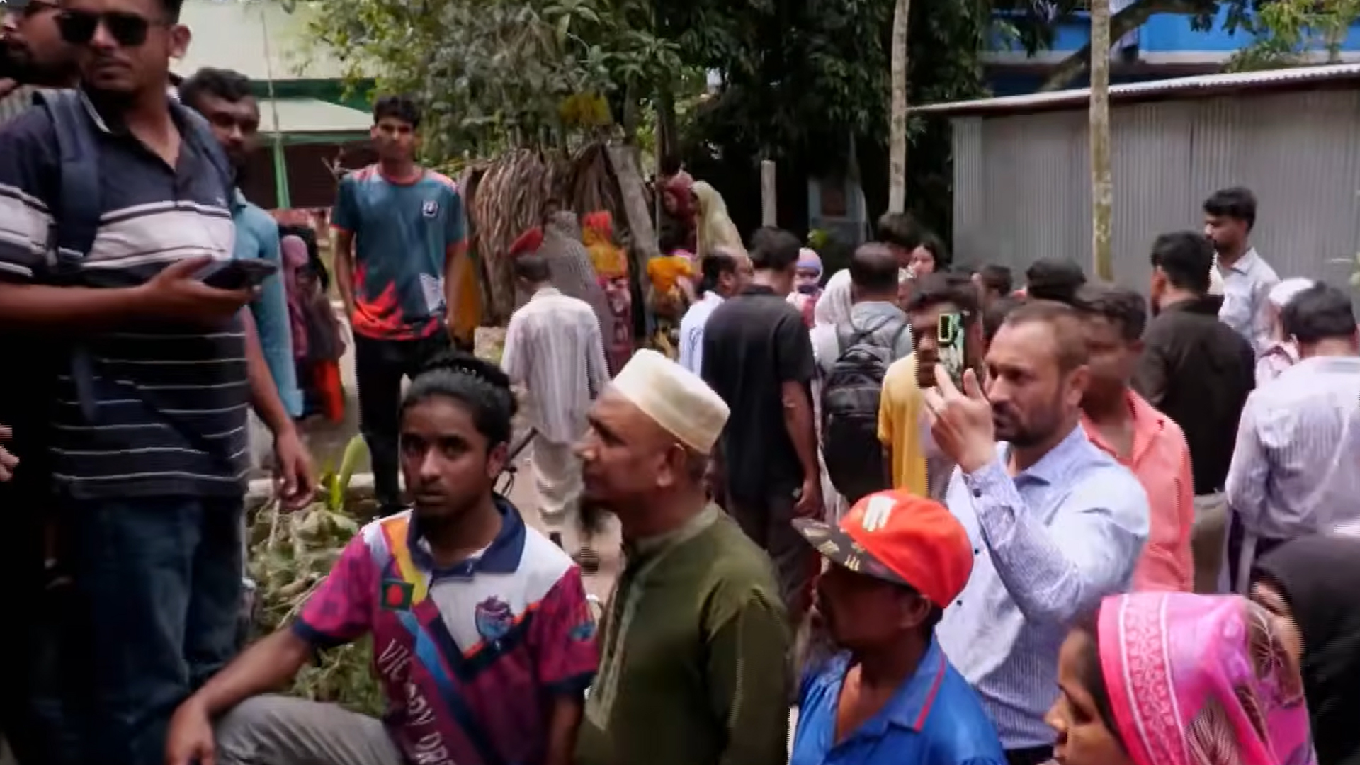 গাজীপুরে ৫ হত্যা: লাশের ওপর অভিযোগপত্র, যা লেখা আছে