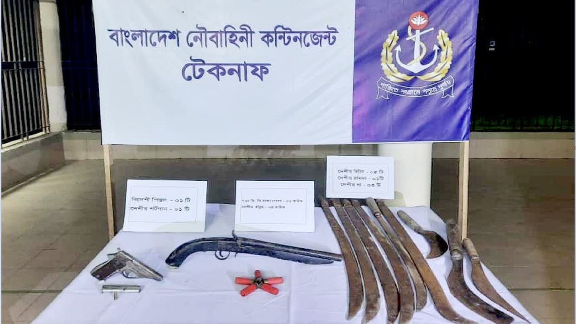 Oilaviy er-xotin bilan jinsiy aloqa Arielning porno ertaklarini tomosha qiling