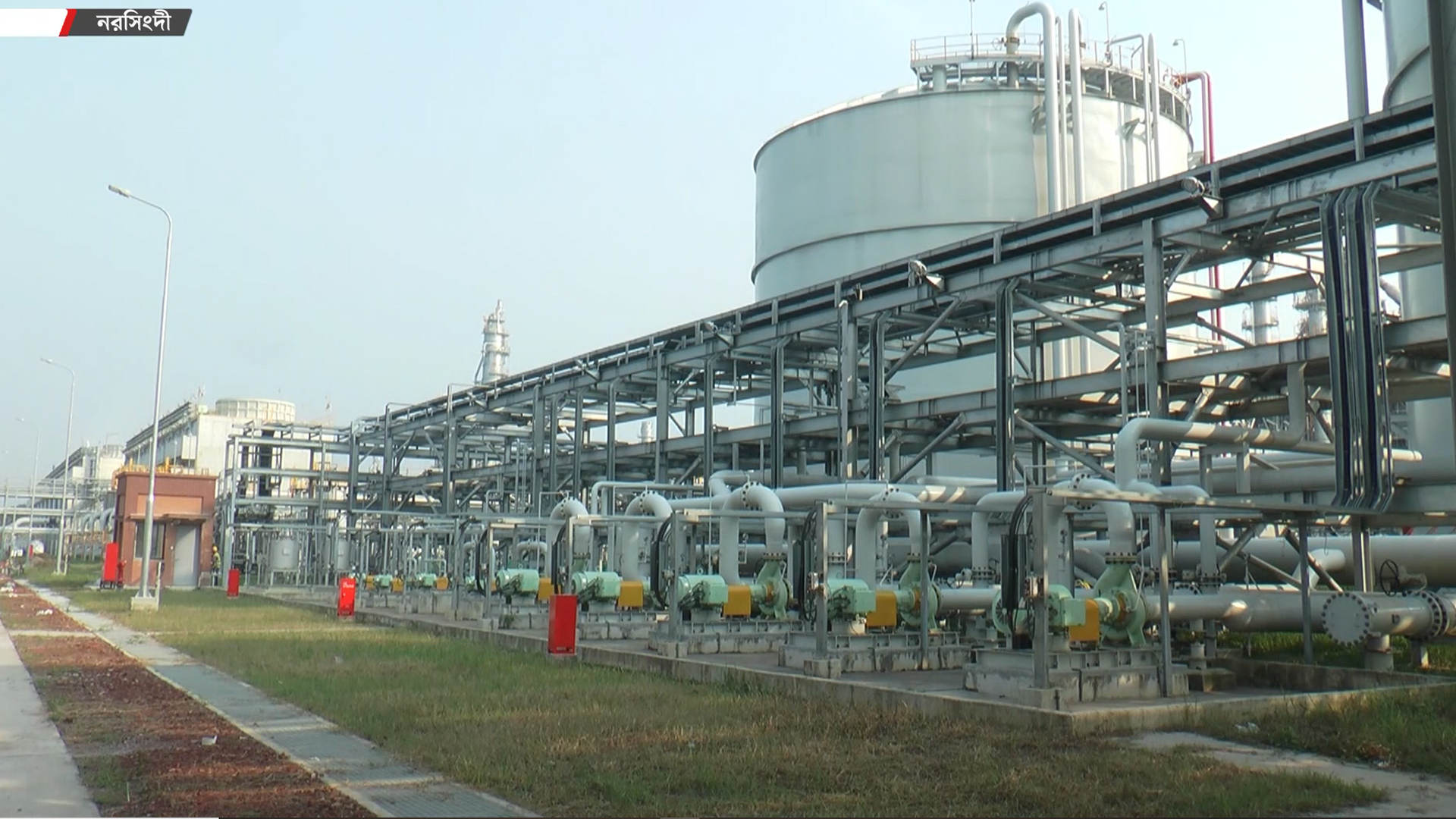 Ichkariga kirgan odamlarning videolarini tomosha qiling