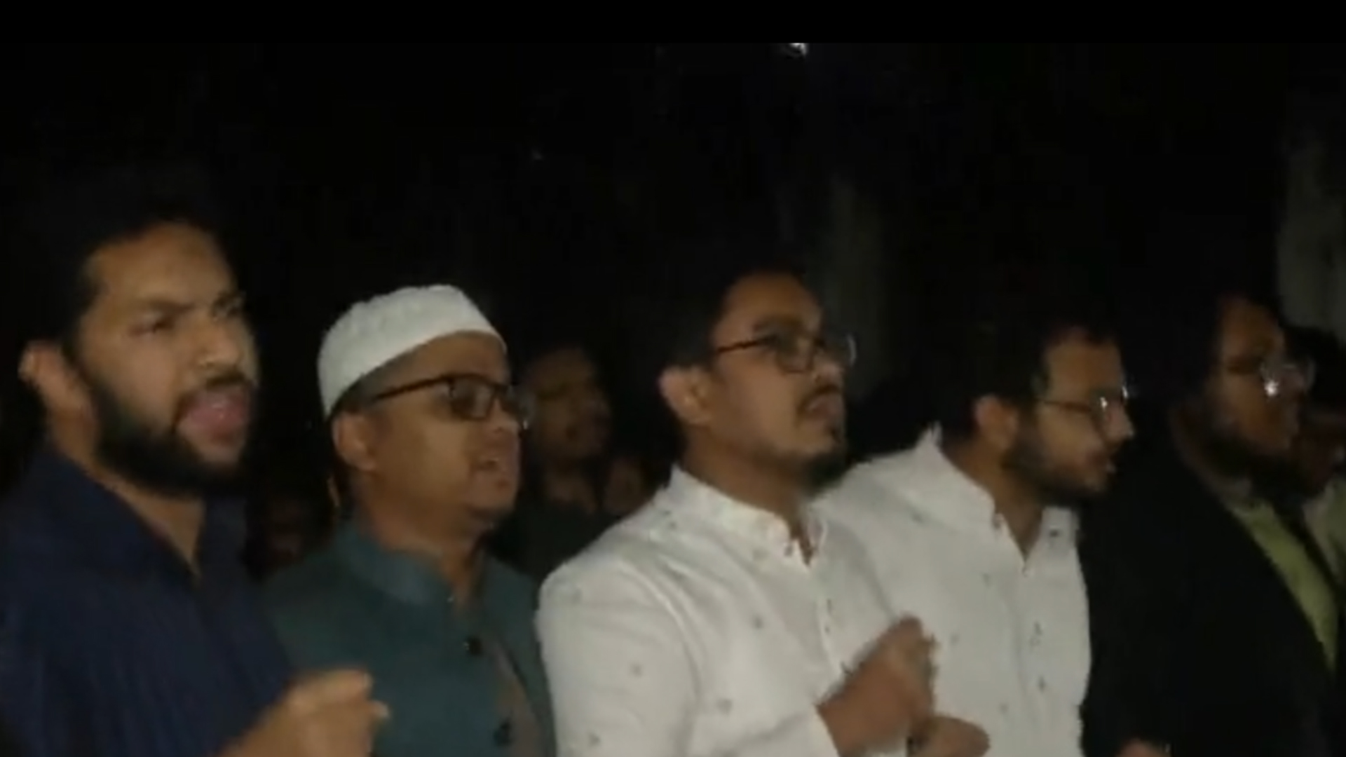 মধ্যরাতে উত্তাল ঢাবি, জামায়াত নেতা হত্যার বিচারের দাবি ডাকসু নেতাদের