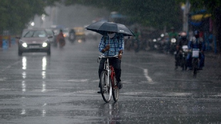 Rain lashes capital Dhaka, brings relief from sco...