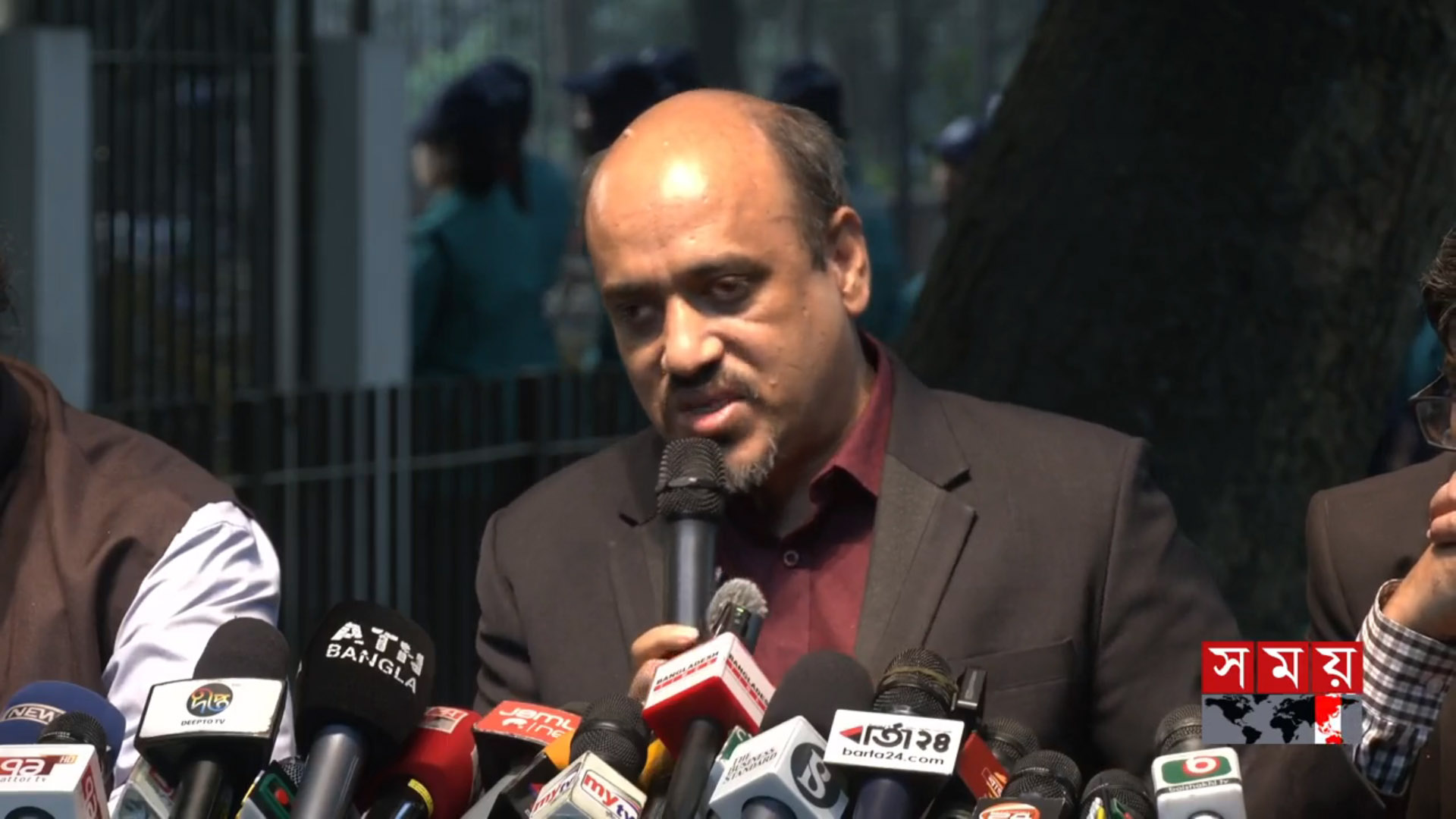 Qoshnining xotinini sikish video Yalangoch Nika kursantlardan