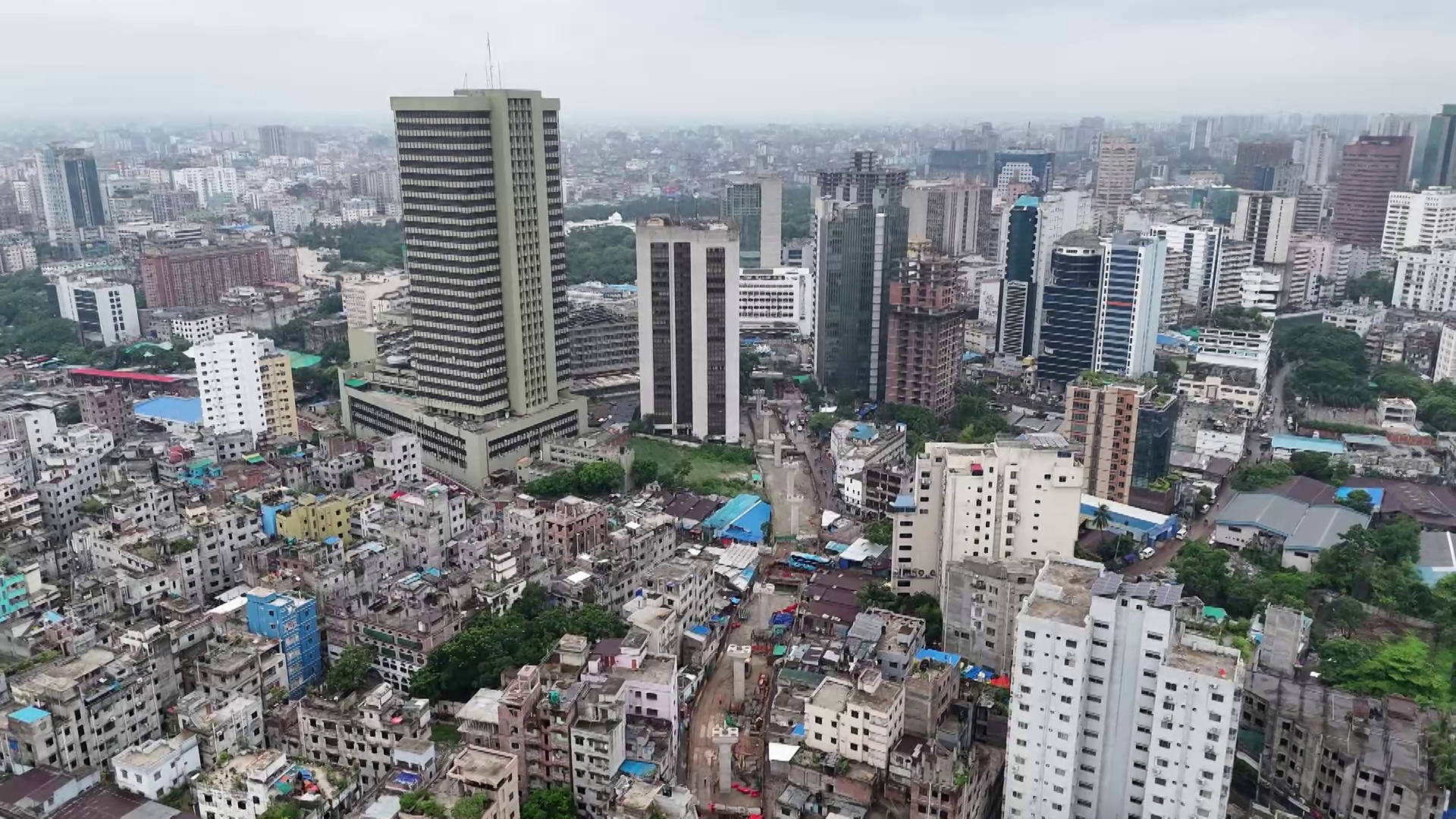 বিশ্বের সবচেয়ে বেশি দূষণ লাহোরের বাতাসে, ঢাকায় কী পরিস্থিতি?