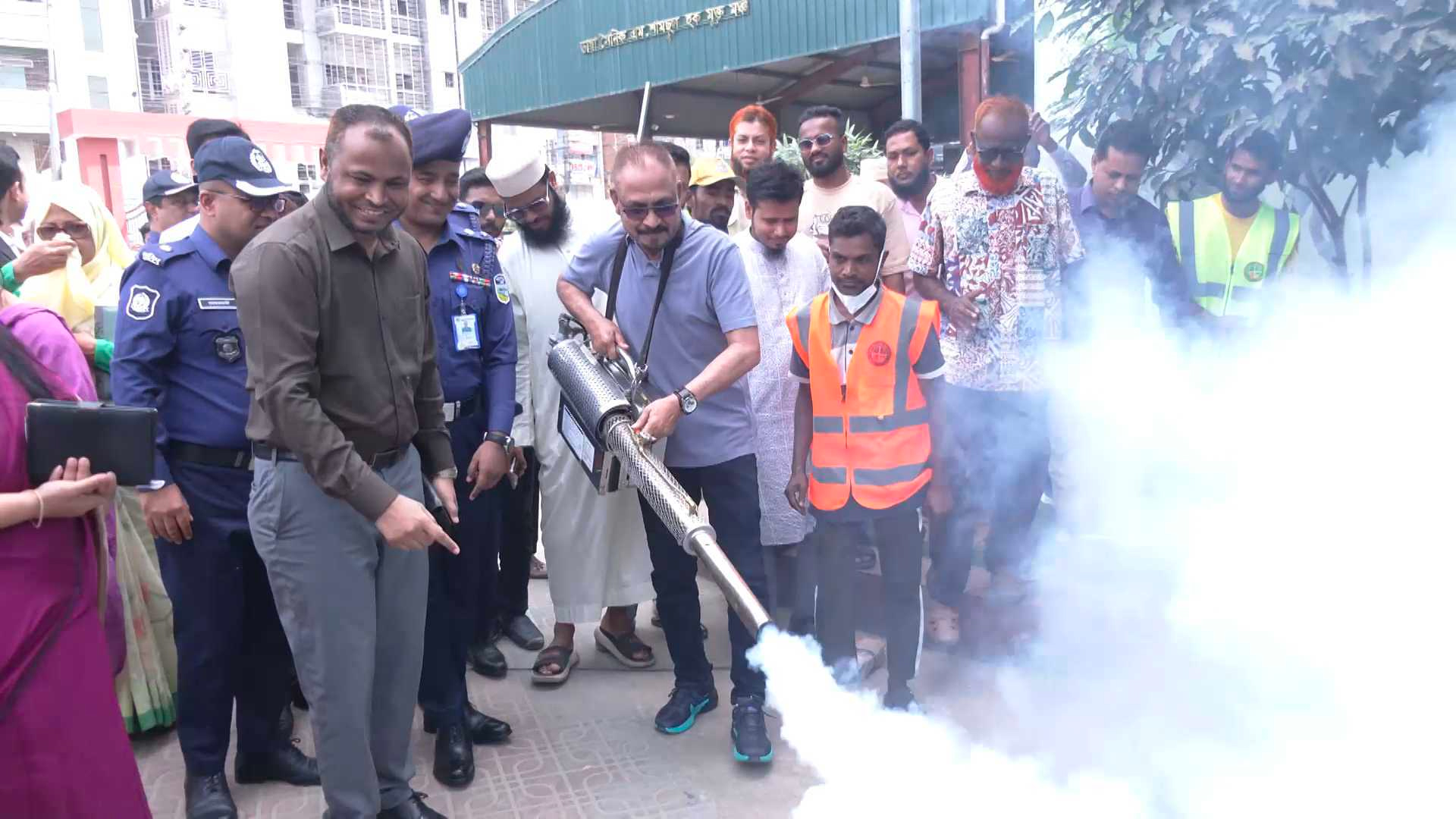 ফগার মেশিন নিয়ে মশক নিধনে এমপি ওয়াহাব