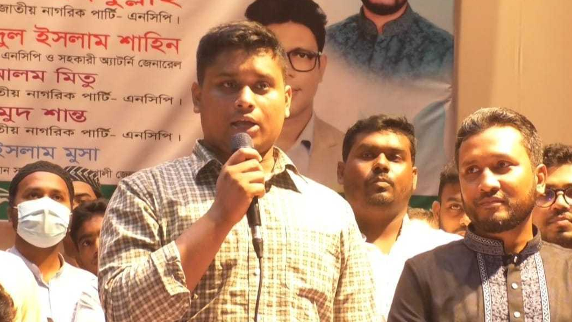 সংস্কারের পক্ষে যারা থাকবে, তাদের নিয়ে দেশ গড়বো: হাসনাত