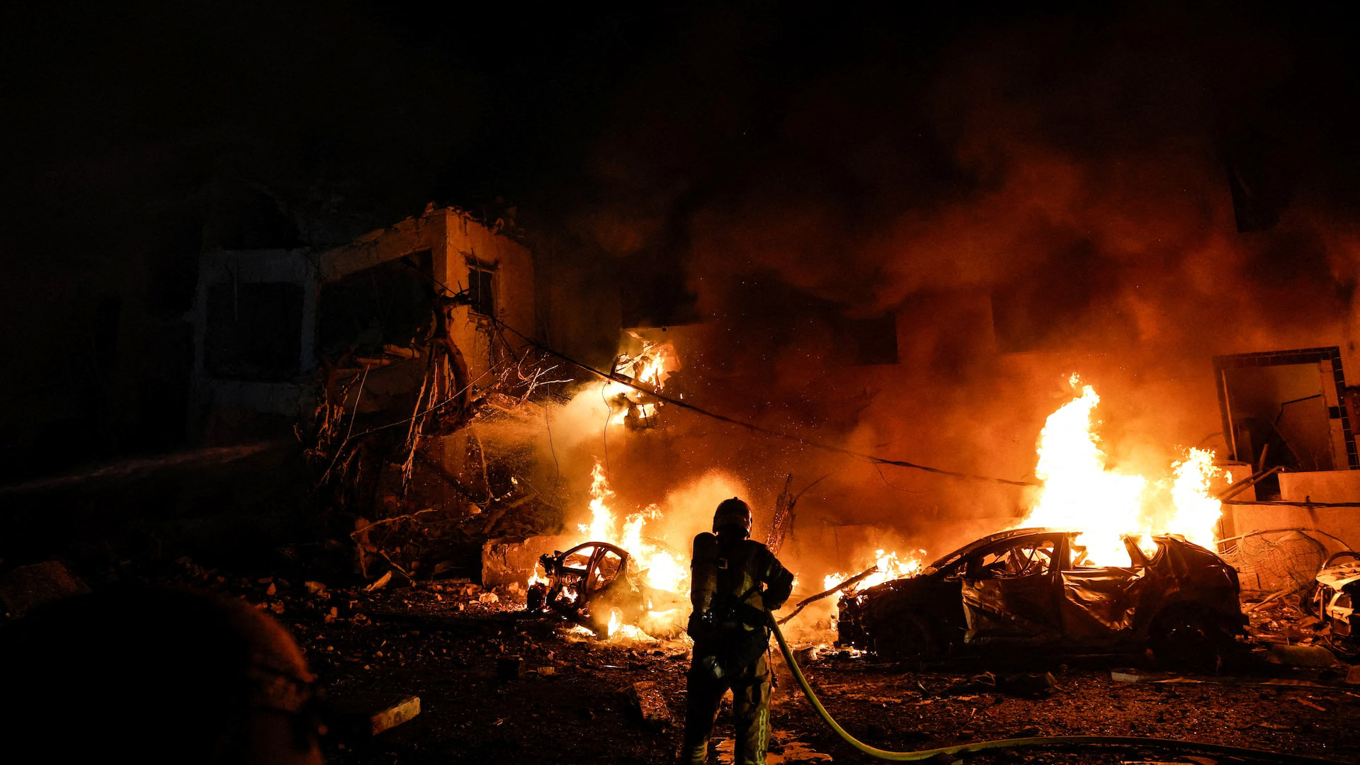 মার্কিন-ইসরাইলি হামলাকে ‘তুচ্ছ’ বলছে ইরান, ‘বিধ্বংসী’ প্রতিক্রিয়ার হুঁশিয়ারি