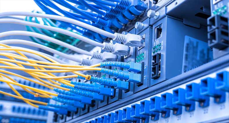 ইন্টারনেট বন্ধ: আটকে পড়েছে মানুষের জীবন-জীবিকাও