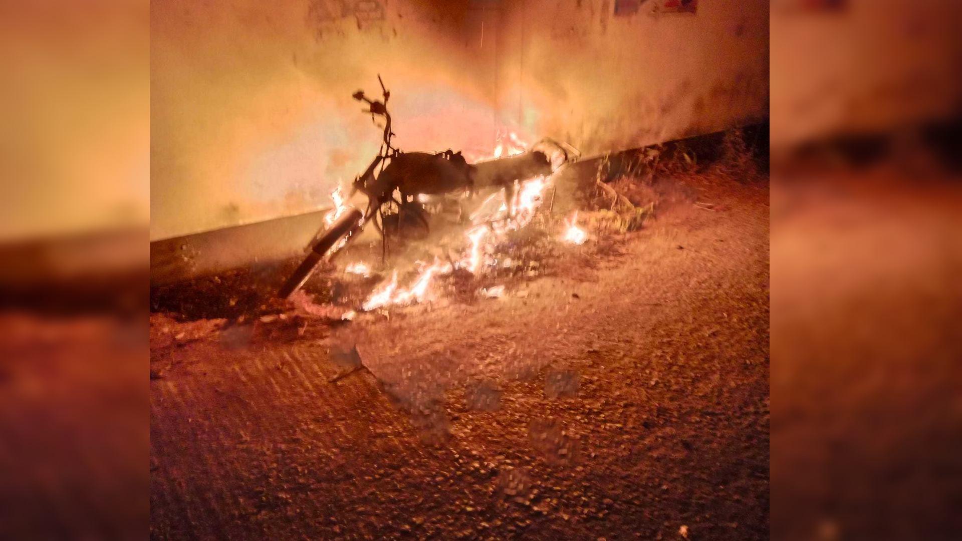 পাথরঘাটায় ছাত্রদল নেতার মোটরসাইকেলে অগ্নিসংযোগ