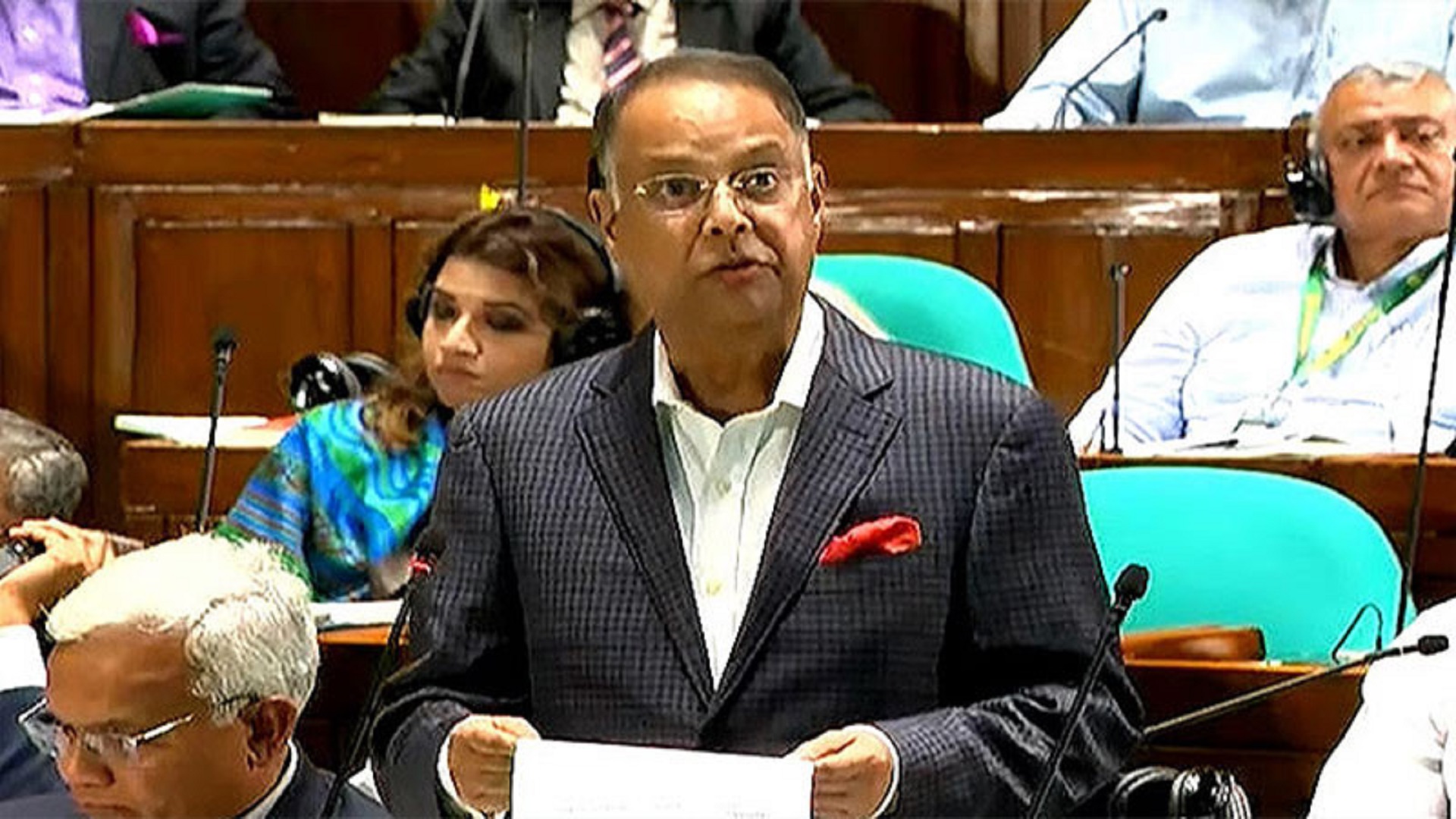 তেলের দাম বাড়ানোর বিষয়ে যে বার্তা দিলেন জ্বালানিমন্ত্রী