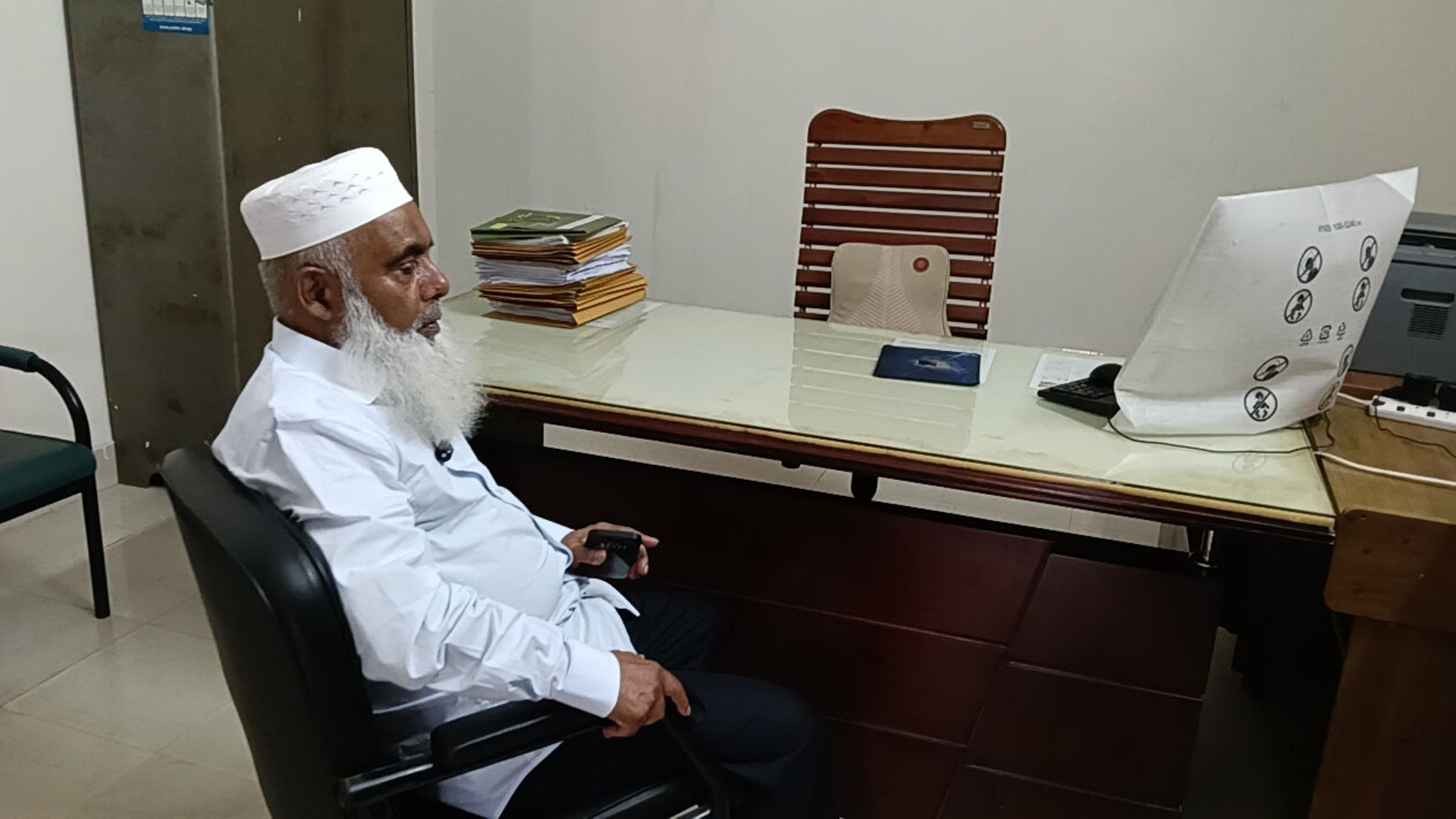 সরকারি দফতর পরিদর্শনে গিয়ে এমপি দেখলেন একাধিক কর্মকর্তা অনুপস্থিত