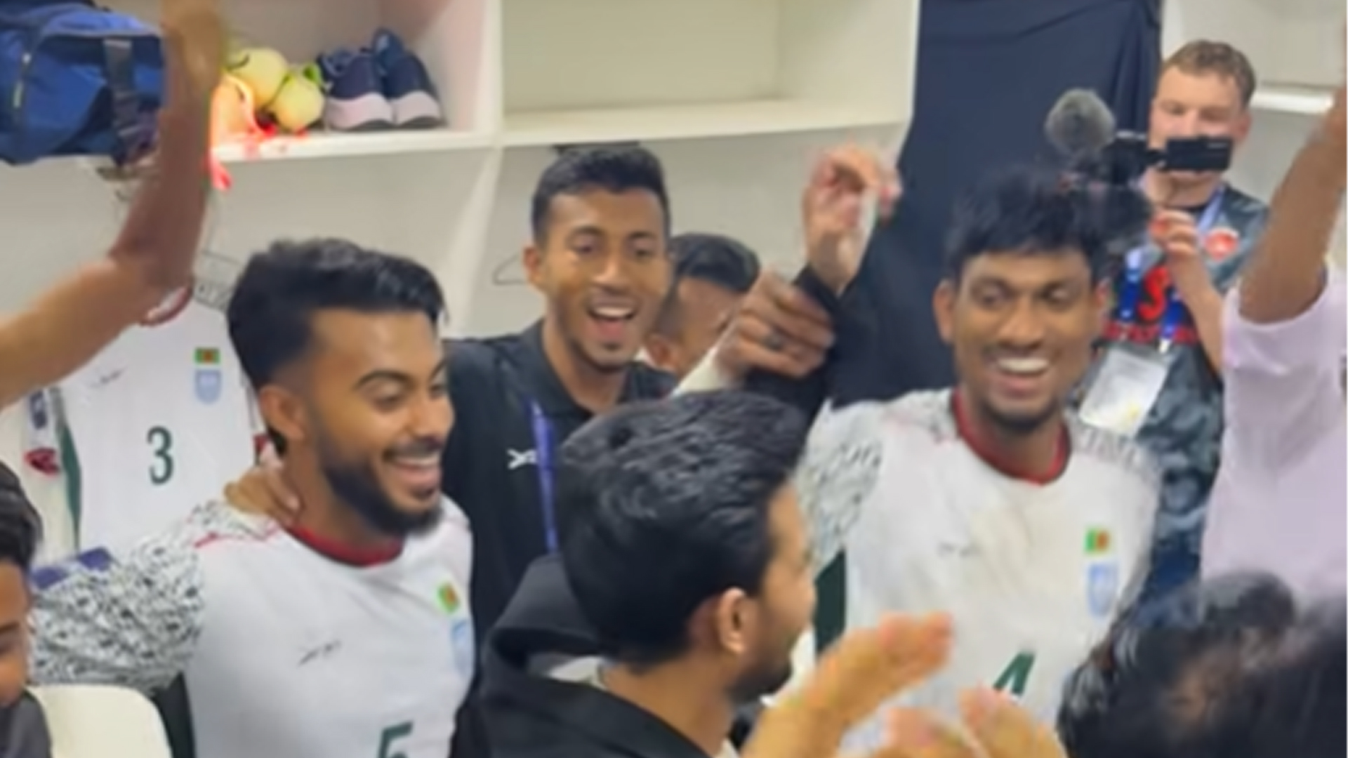 ভারতকে হারানোয় ২ কোটি টাকা পুরস্কার ঘোষণা ক্রীড়া উপদেষ্টার