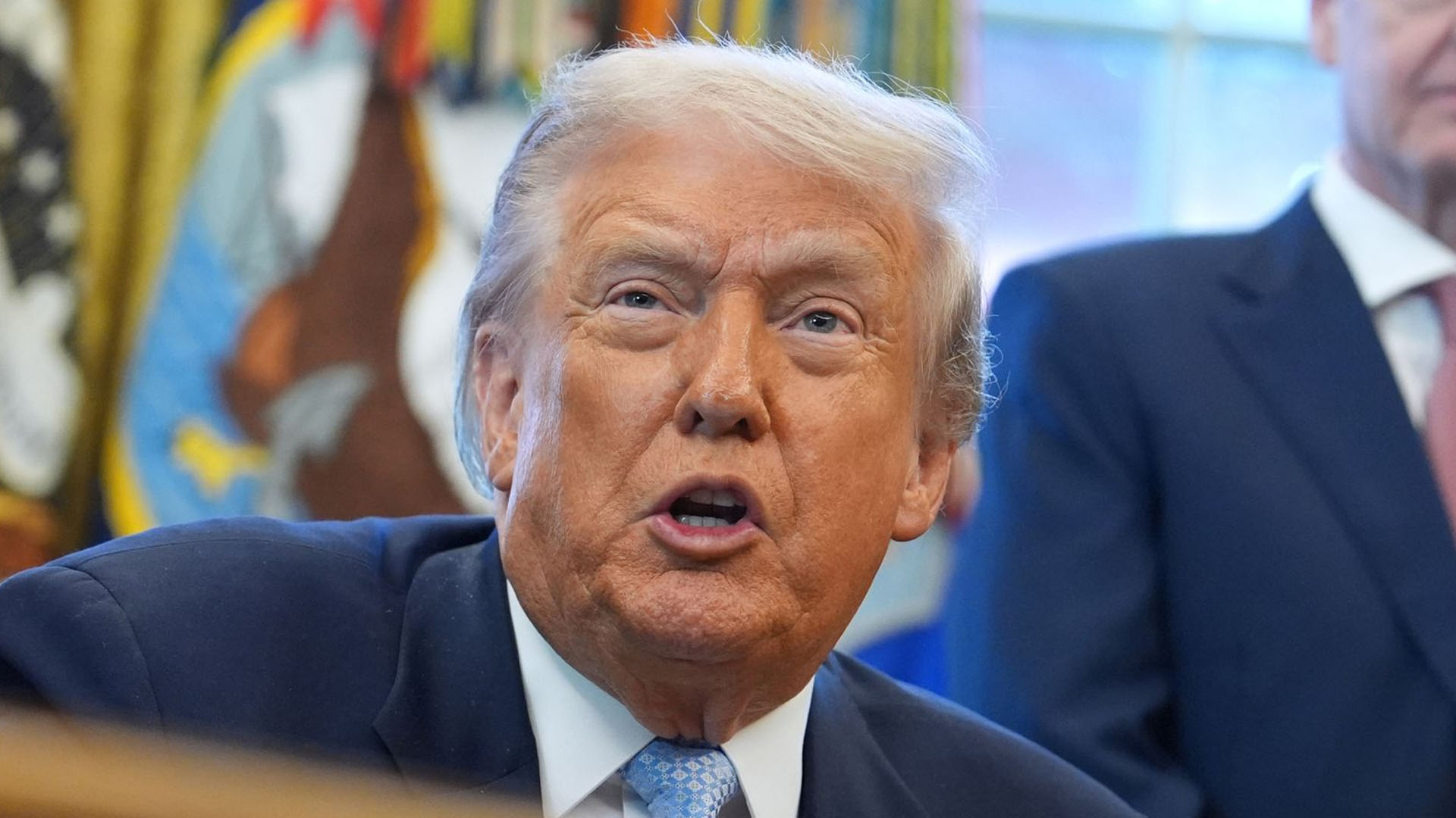 বিশ্বকাপ উপলক্ষে ভিসা সাক্ষাৎকারে বিশেষ সুবিধার ঘোষণা ট্রাম্পের