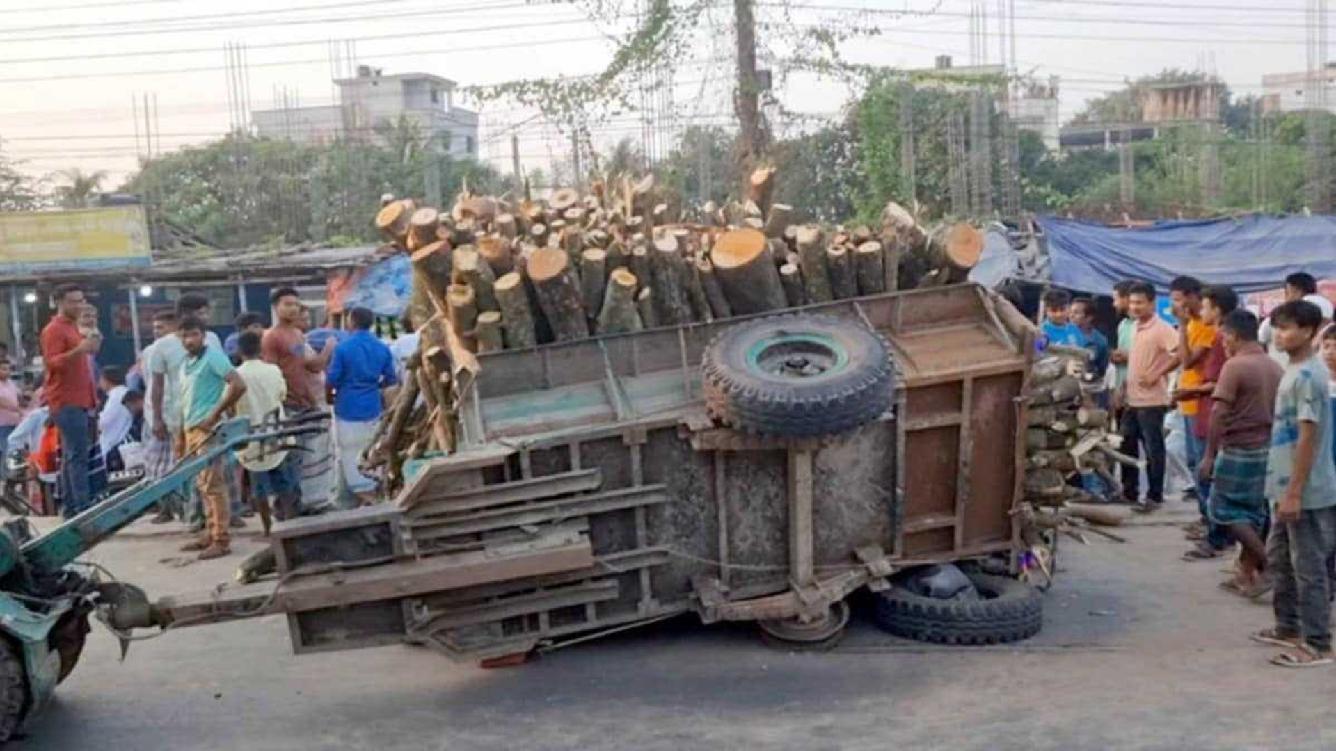 দিনাজপুরে ট্রাক্টরের ধাক্কায় অটোচালক নিহত