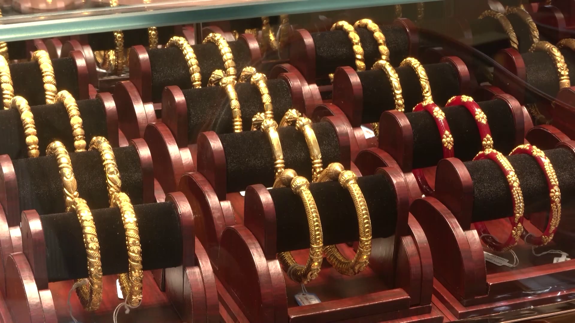 একদিনেই ২ দফা দাম সমন্বয়, স্বর্ণের ভরিতে বাড়ল ৬ হাজার টাকার বেশি