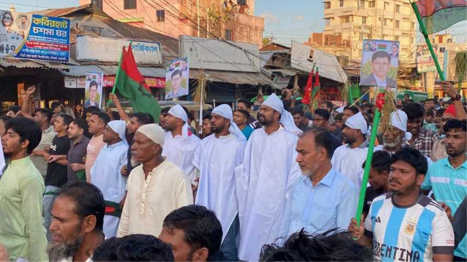 নোয়াখালীতে বিএনপির প্রার্থী পরিবর্তনের দাবিতে কাফনের কাপড় পরে বিক্ষোভ