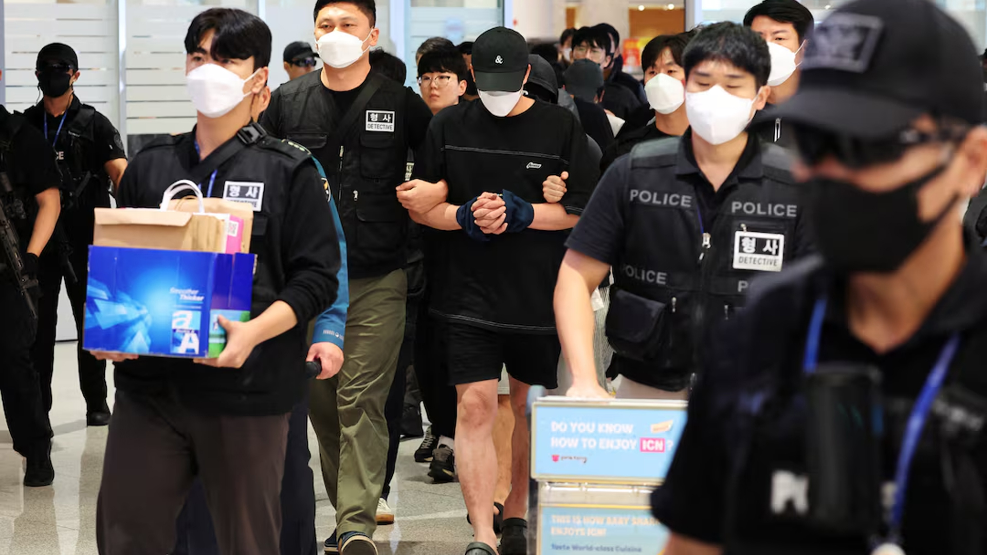 কম্বোডিয়ায় আটক ৬০ দক্ষিণ কোরিয়ার নাগরিক দেশে ফিরলেন