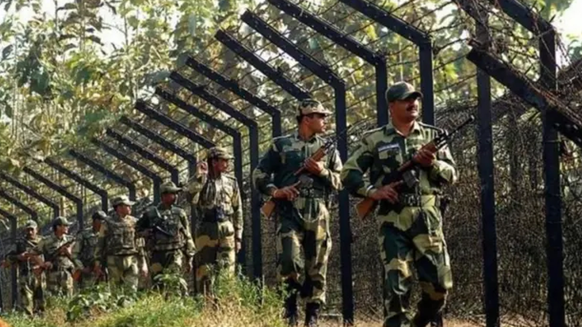 চারদিন মুখোমুখি অবস্থানের পর পুশইনের উদ্দেশ্যে জড়ো করা ব্যক্তিদের সীমান্ত থেকে সরিয়েছে ভারত