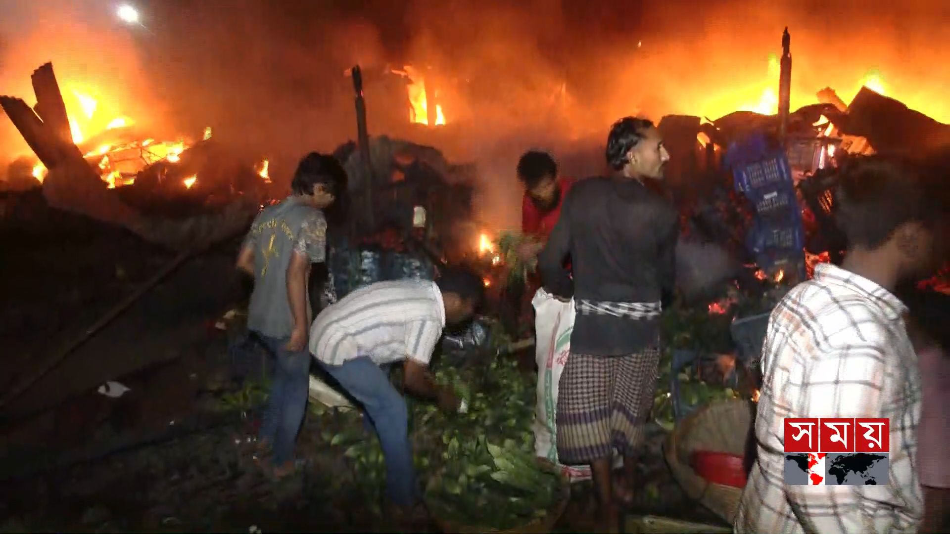 রাজধানীর রায়েরবাজার কৃষিমার্কেটে আগুন